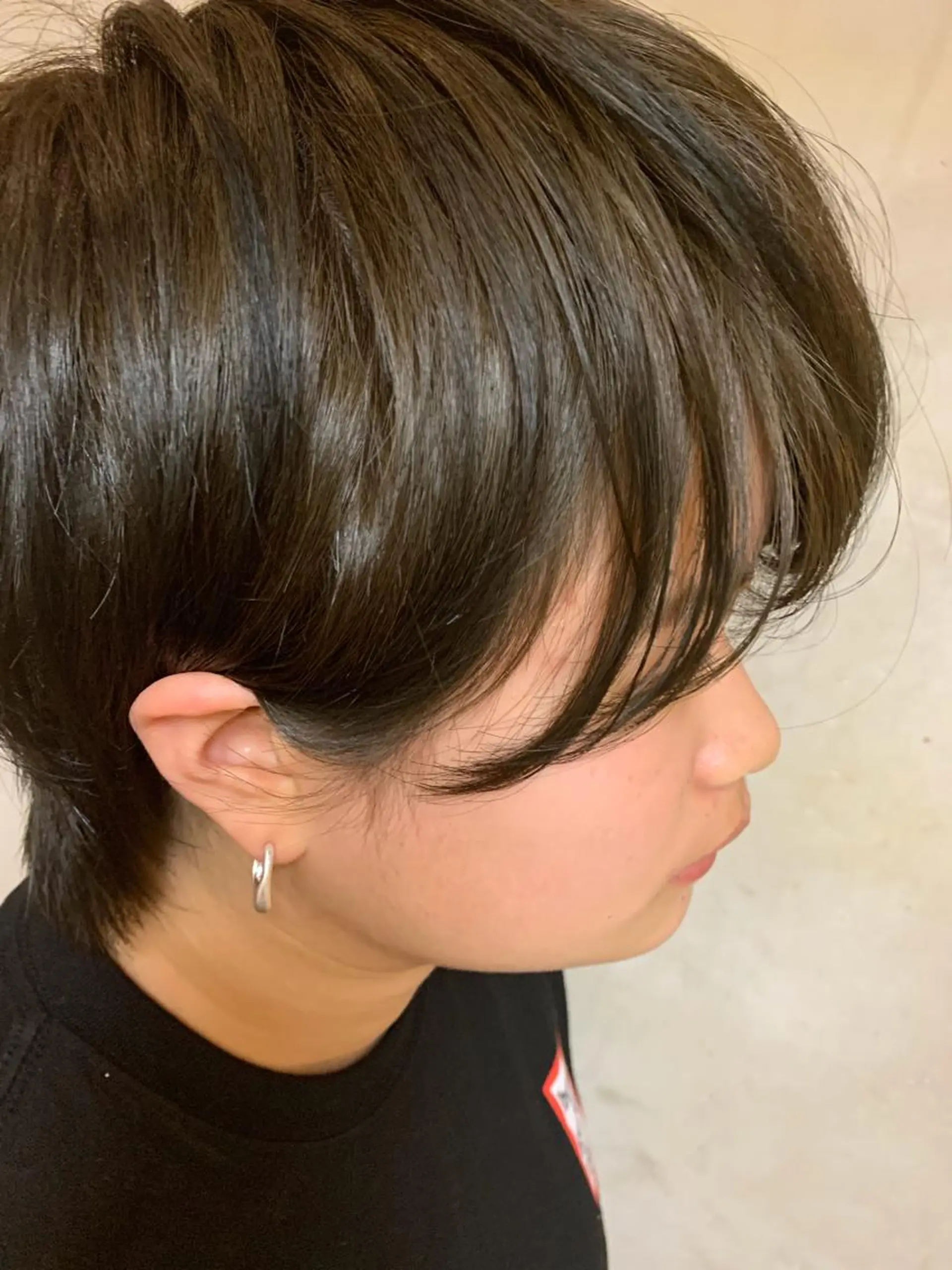 ショート カラー ベージュカラー オリーブベージュ 井上 日菜乃のヘアスタイル