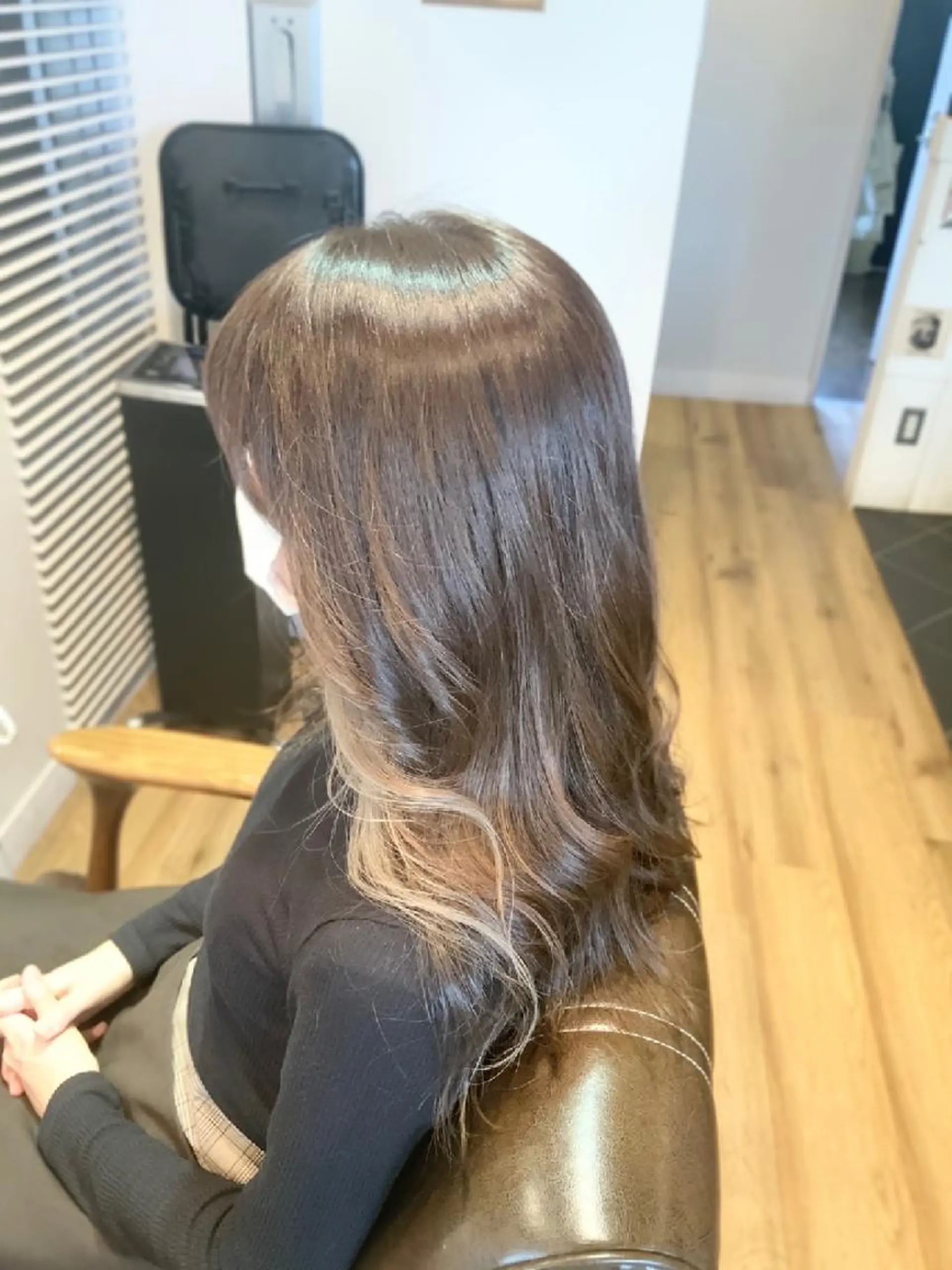 カラー ロング ベージュカラー グレージュ ヘアカラー トリートメント 堀 望美のヘアスタイル