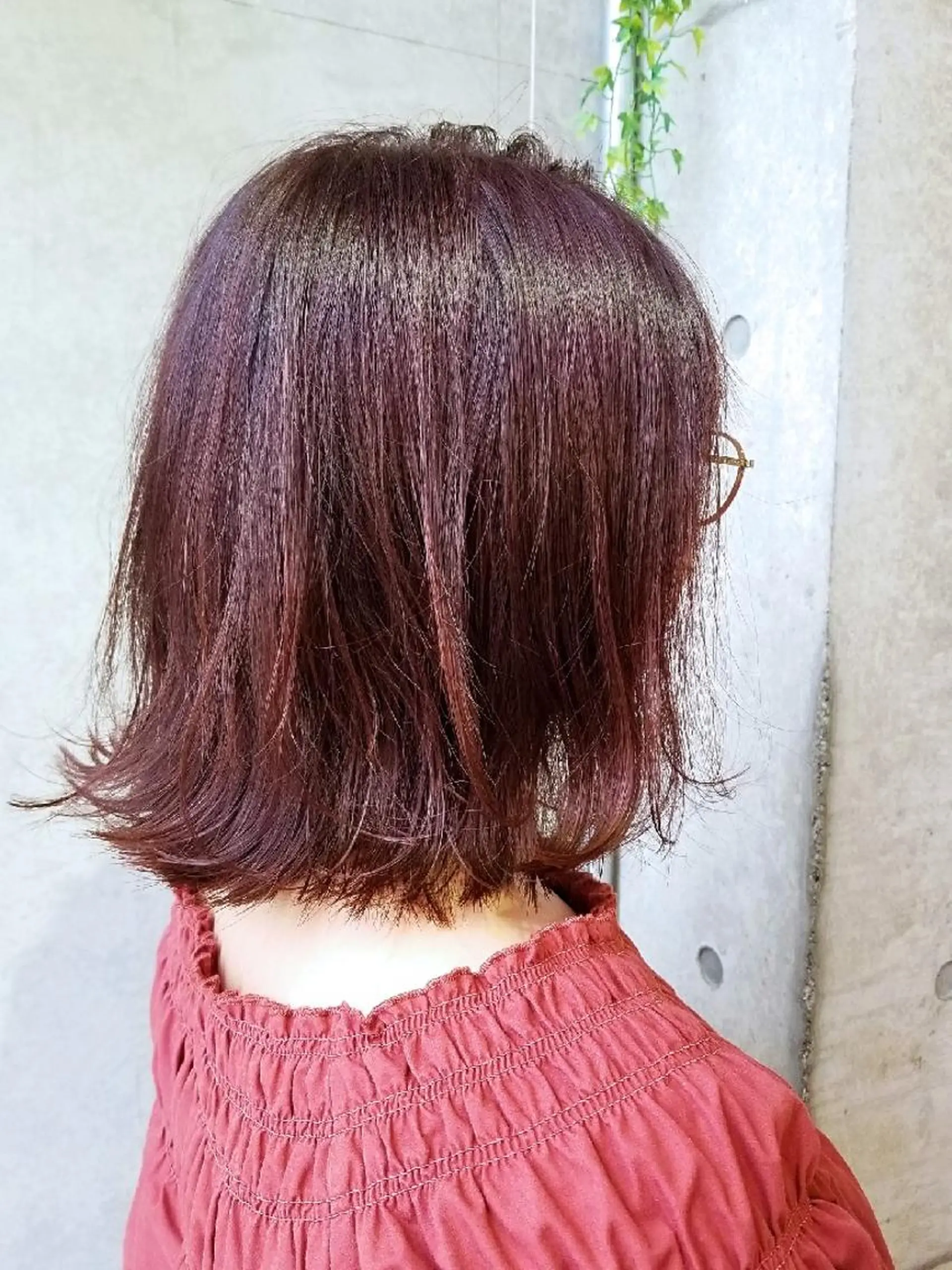 ミディアム カラー ピンクカラー レッドカラー ボブ 外ハネヘア カット ヘアカラー トリートメント フリーランス 和田のヘアスタイル