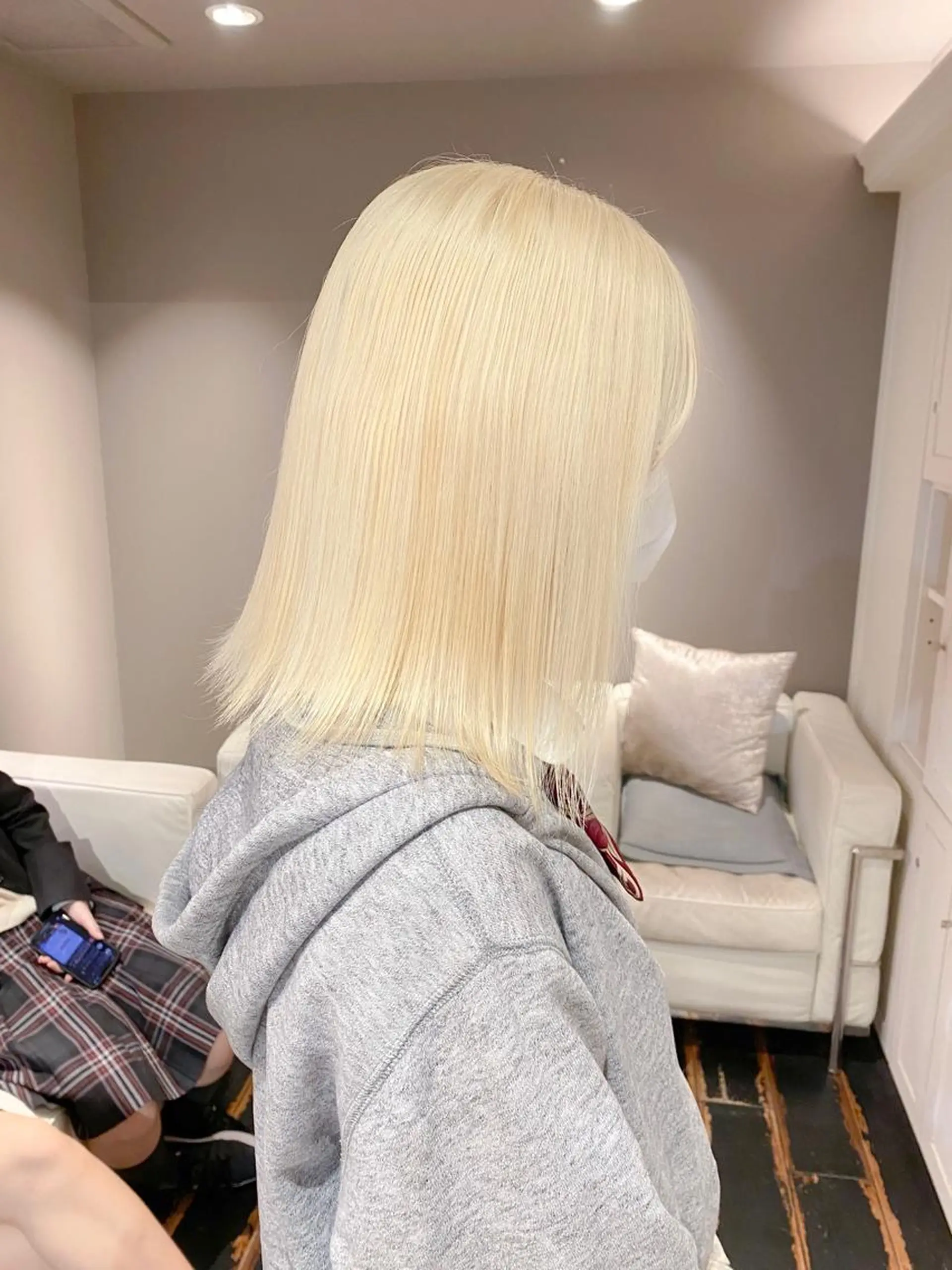 ミディアム カラー 切りっぱなしボブ レイヤー/縮毛矯正のヘアスタイル