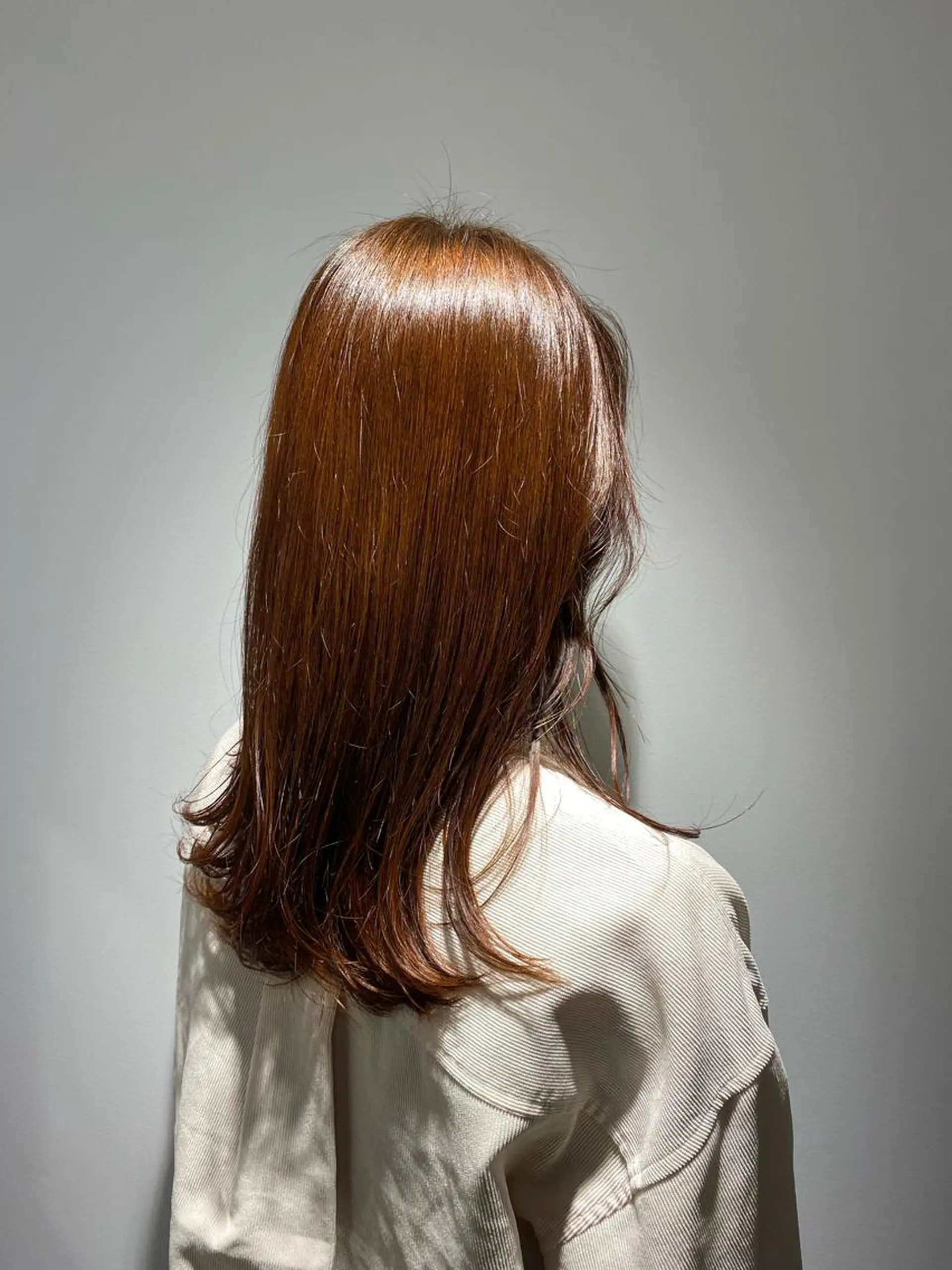 セミロング カラー 金ウンス 髪質改善カラーのヘアスタイル