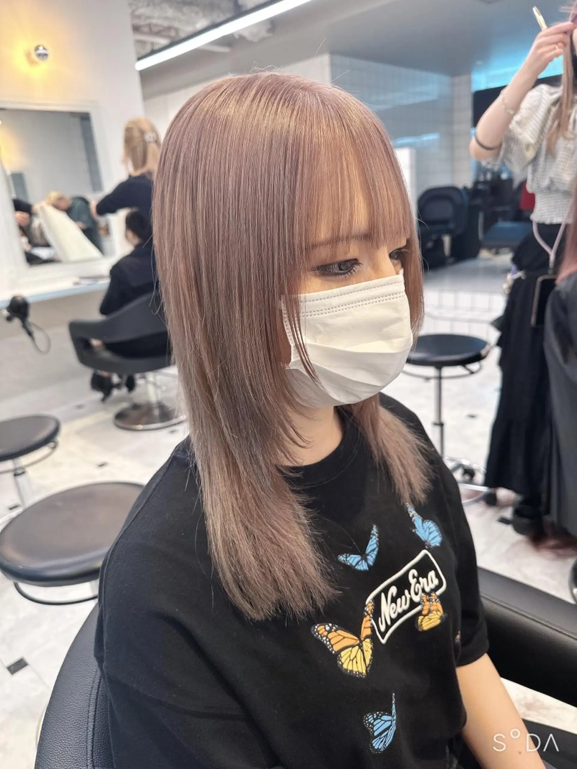 セミロング カラー 🪄池袋ハイトーン 🪄ブリーチカラーのヘアスタイル