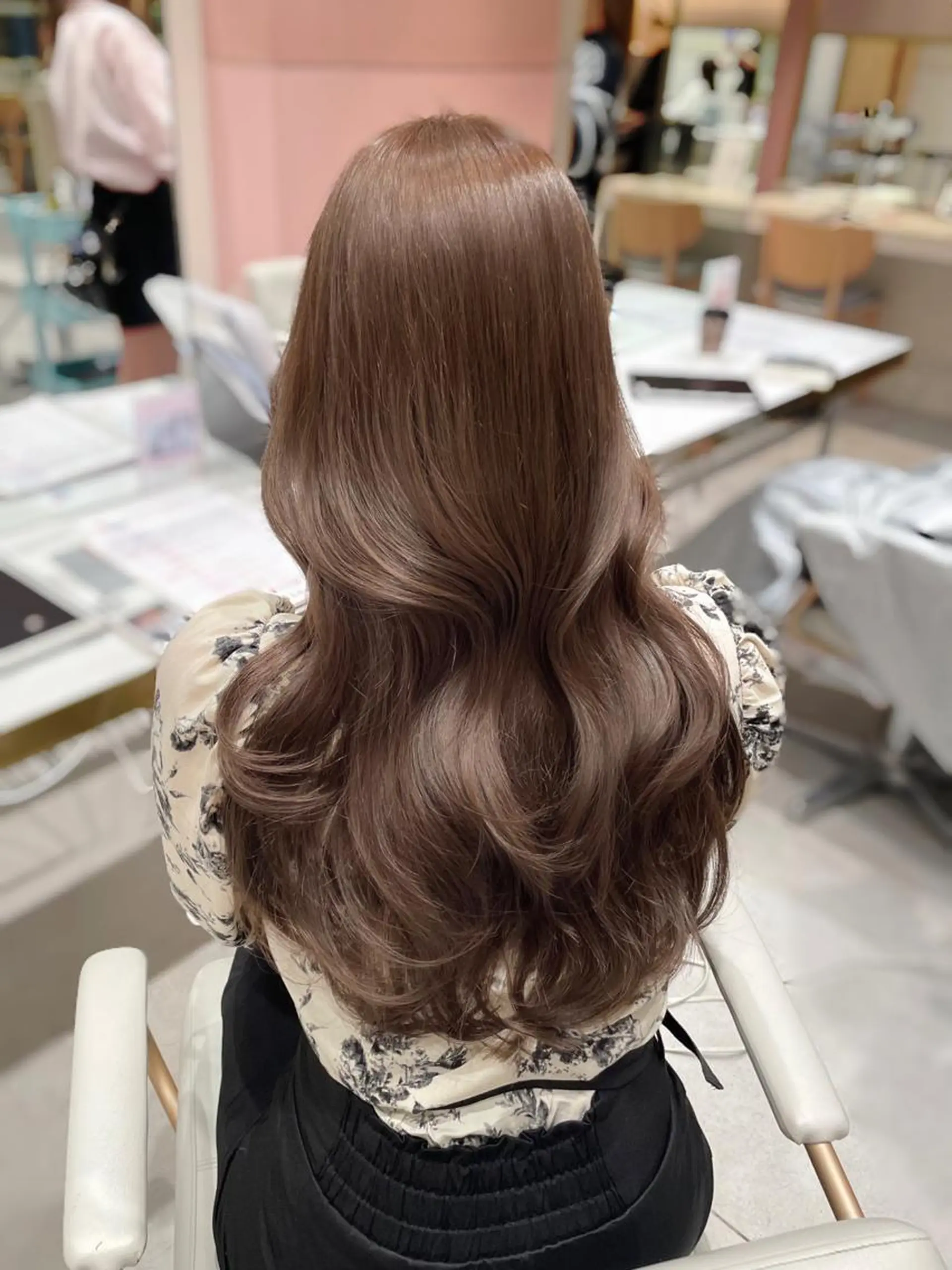 ロング カラー ヘアアレンジ 🤎小顔レイヤー /ベージュ🤎友香のヘアスタイル