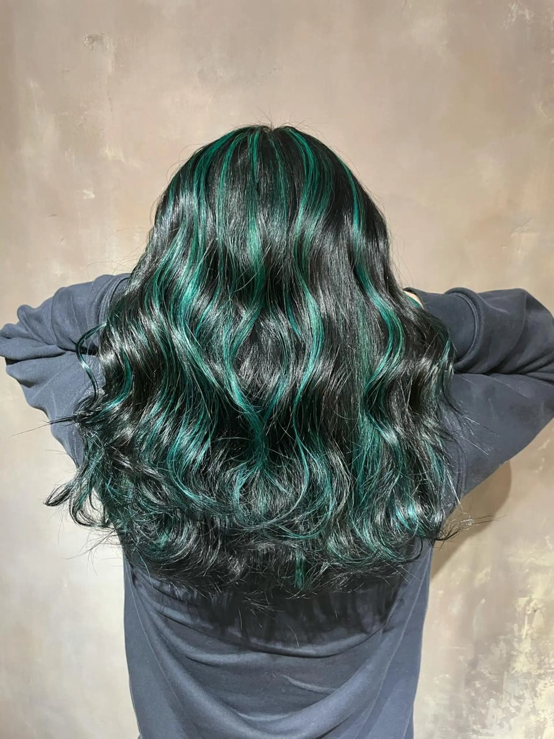 セミロング カラー セミロングパーマ アッシュ 透明感カラー ハイライトカラー ハイトーンカラー La vielle 西峠のヘアスタイル