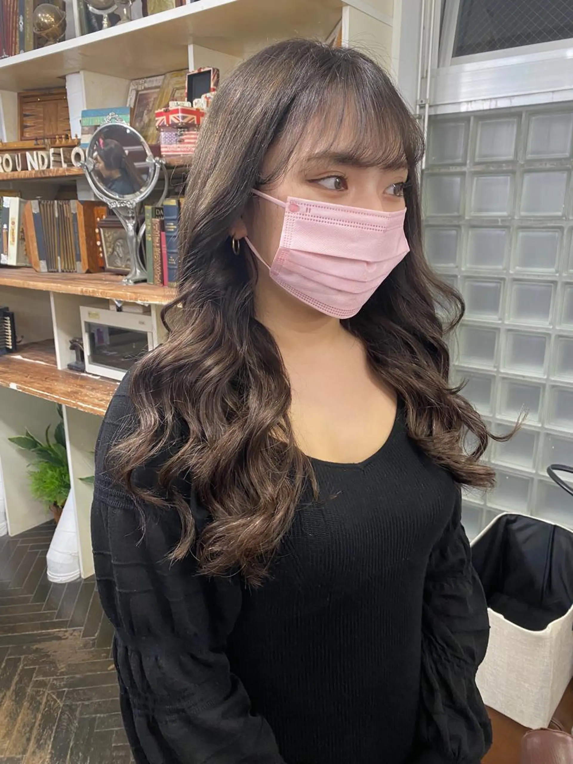 ロング カラー モモカ/ハイトーン /バレイヤージュのヘアスタイル