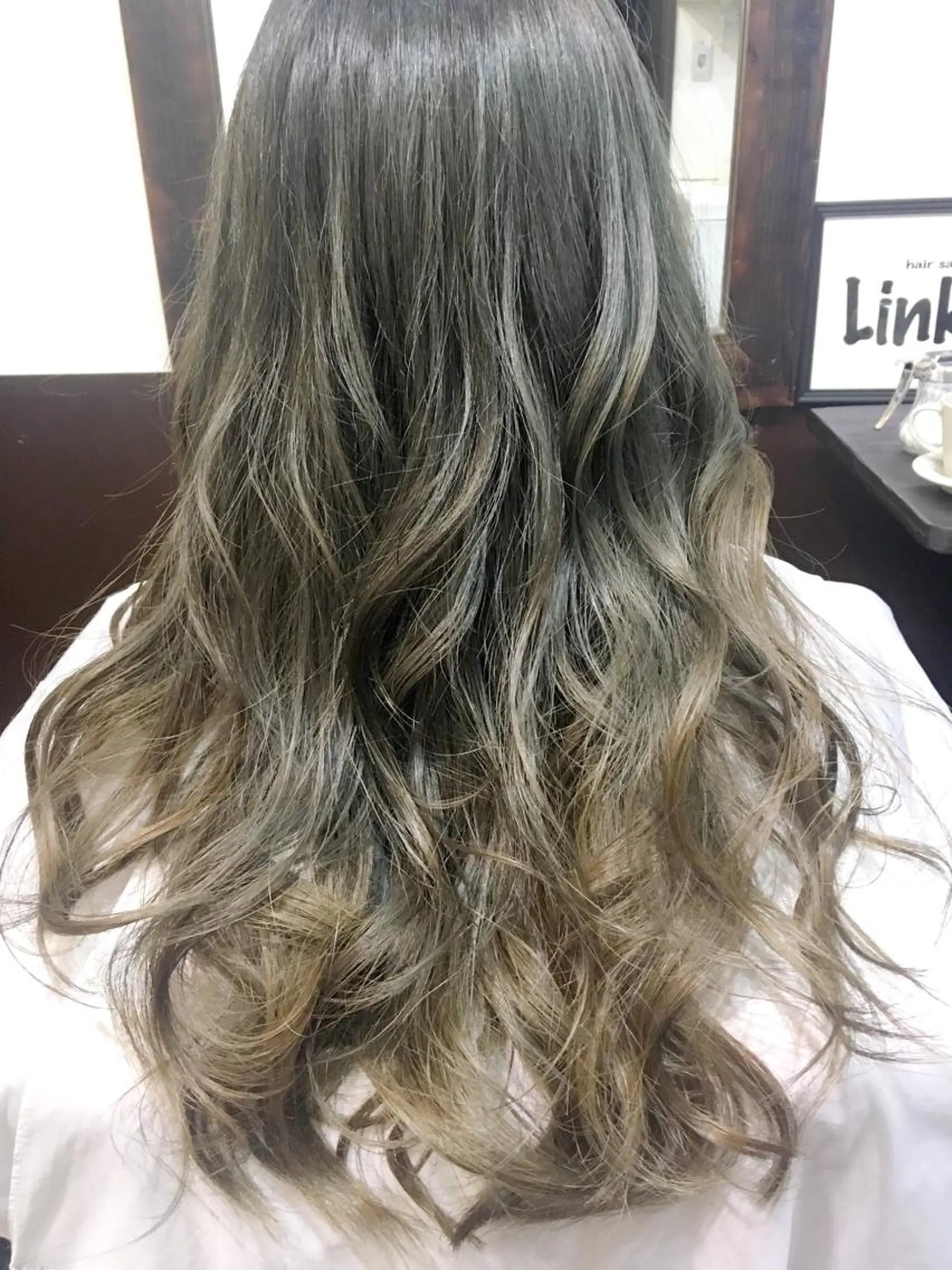 ロング カラー ブリーチ グラデーションカラー ヘアカラー トリートメント hairsalon Linkのヘアスタイル
