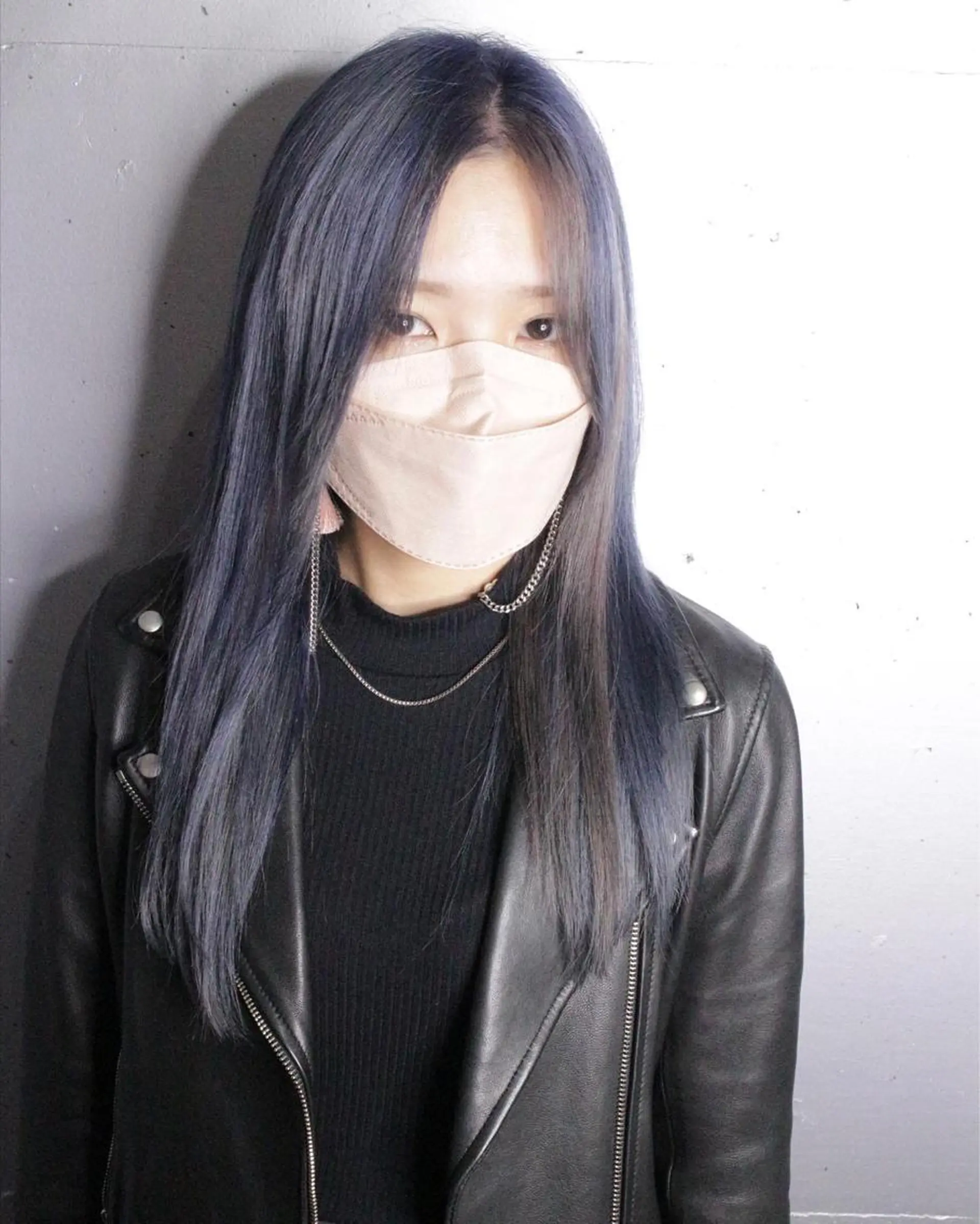 ロング カラー ブリーチ ネイビーカラー シルバー ヘアカラー トリートメント Croix   Hair所属・吉本 知弘のヘアスタイル