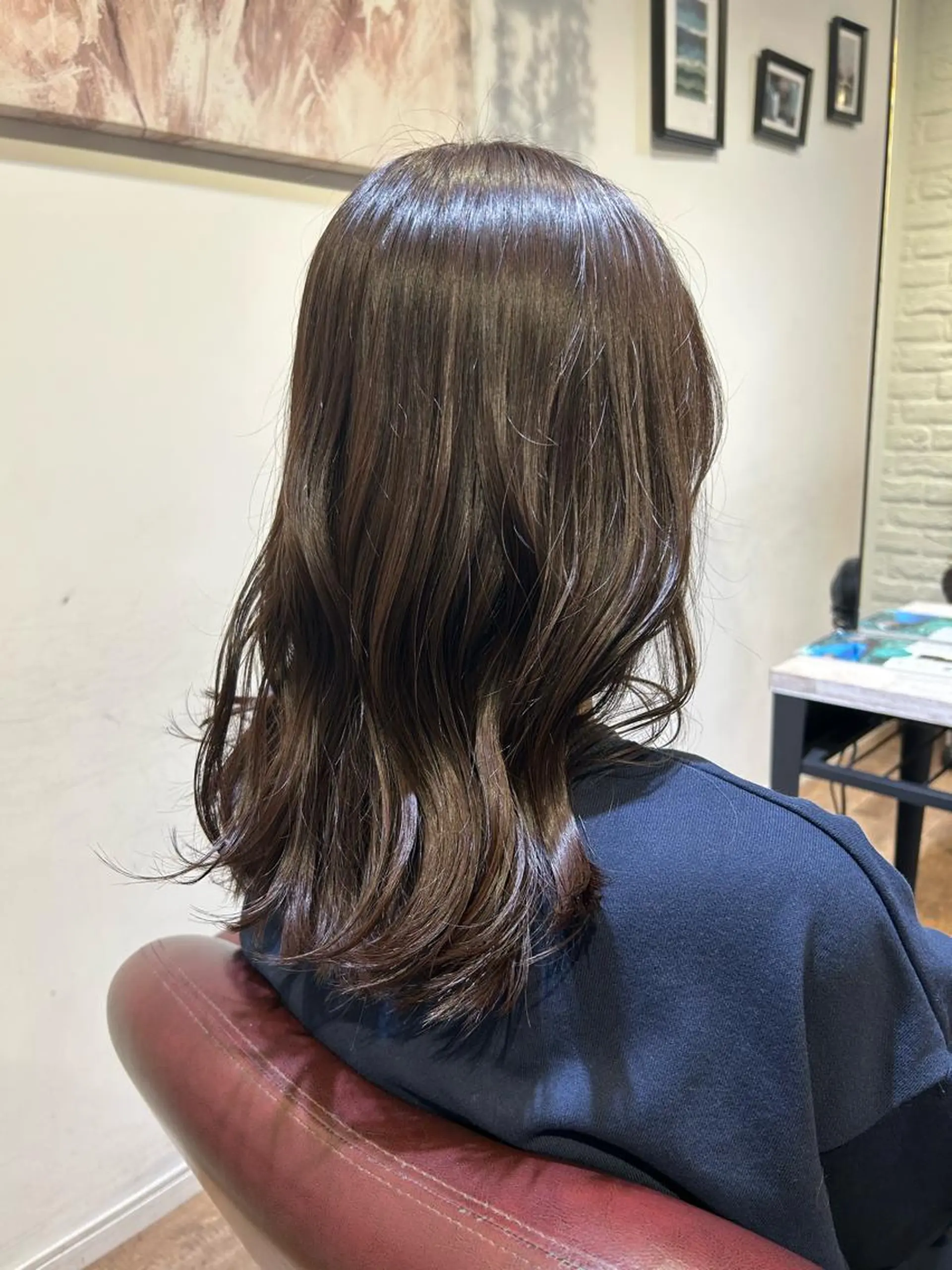 セミロング カラー MILLOR “ミラー”のヘアスタイル