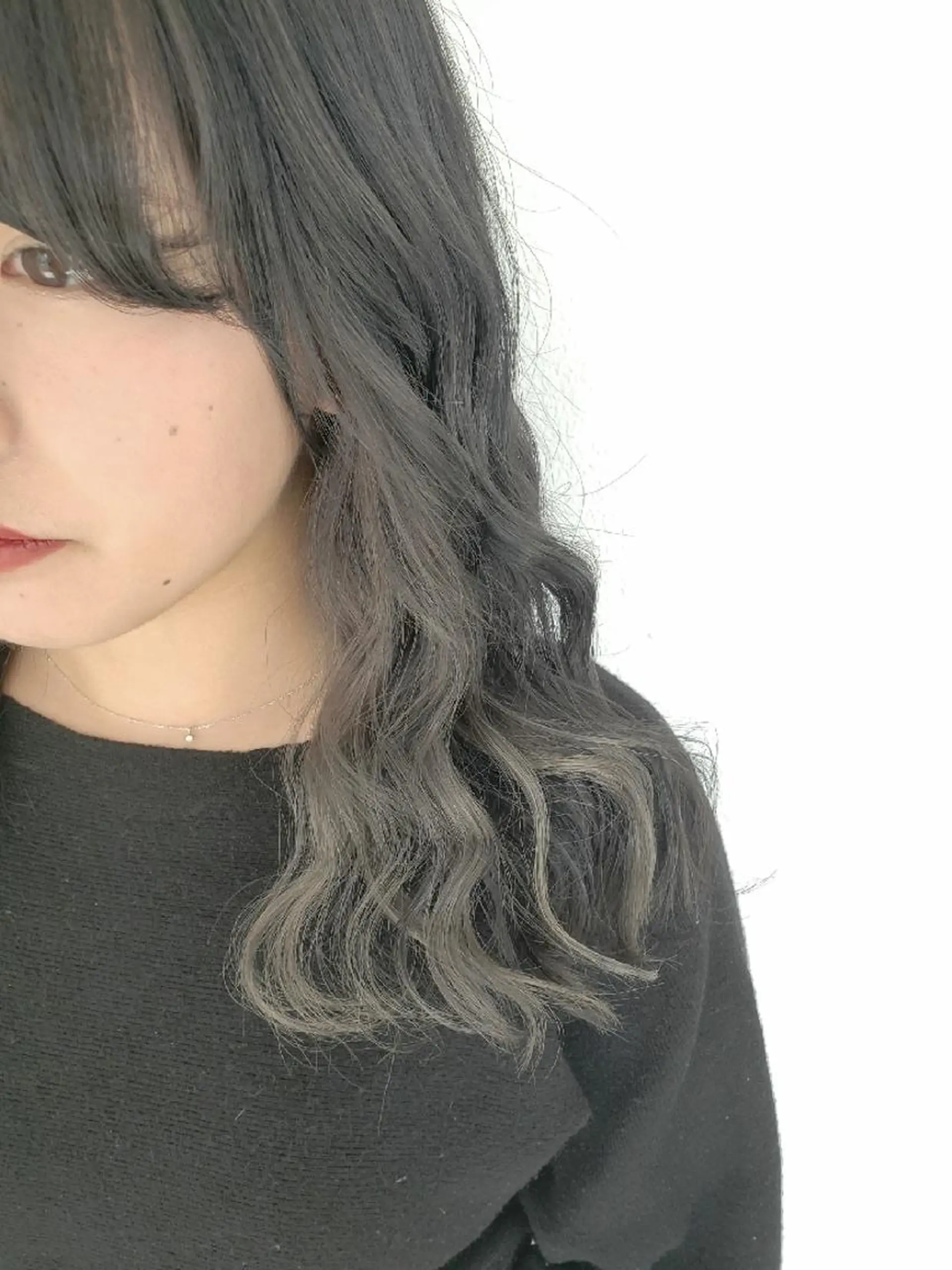 ロング カラー ヘアアレンジ アッシュ アッシュグレー ダークアッシュ インナーカラー シルバー 成瀬 弘光のヘアスタイル