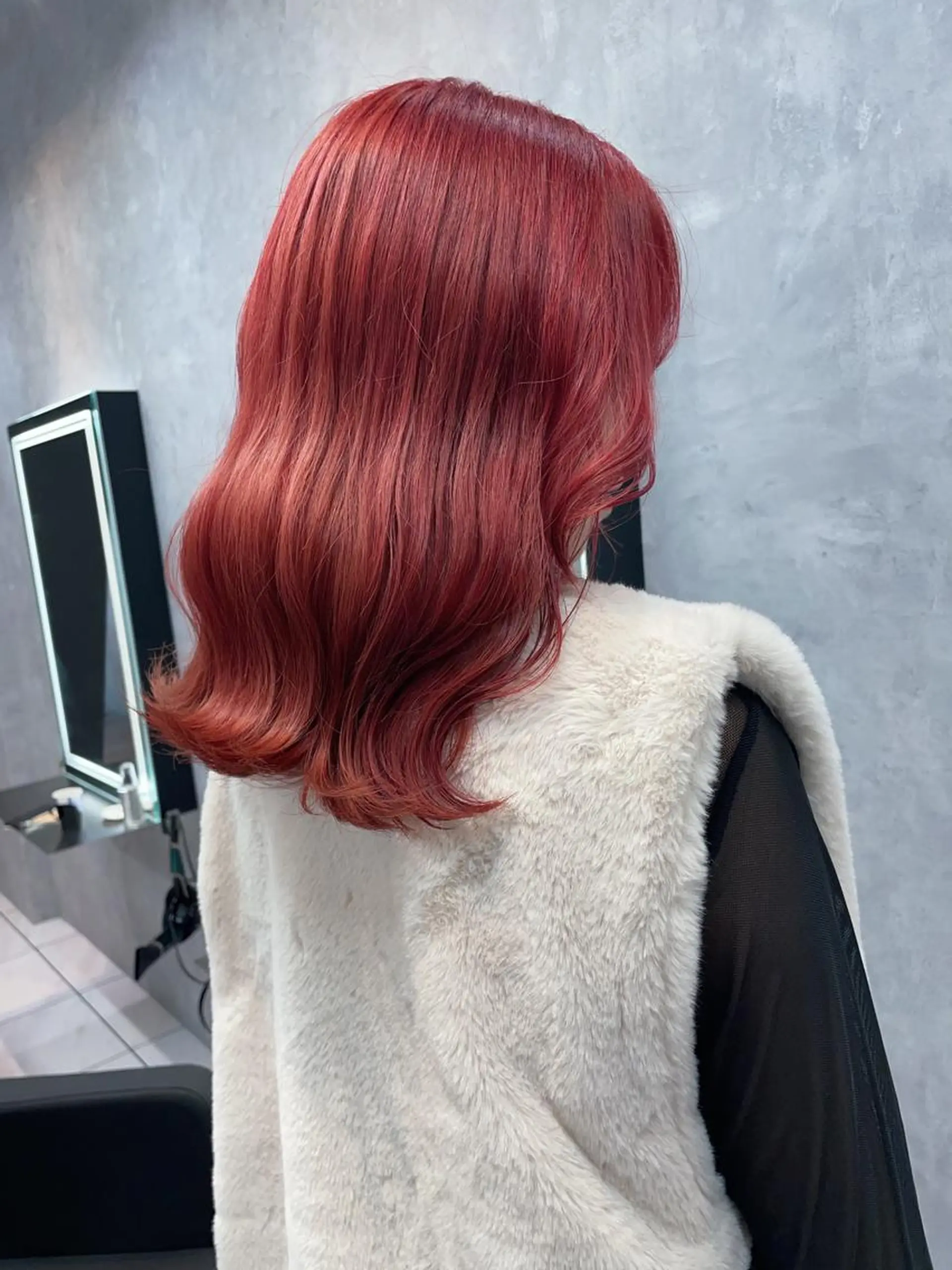 セミロング カラー ブリーチ レッドカラー _WHITE 天神店 YUMEKA🐻のヘアスタイル