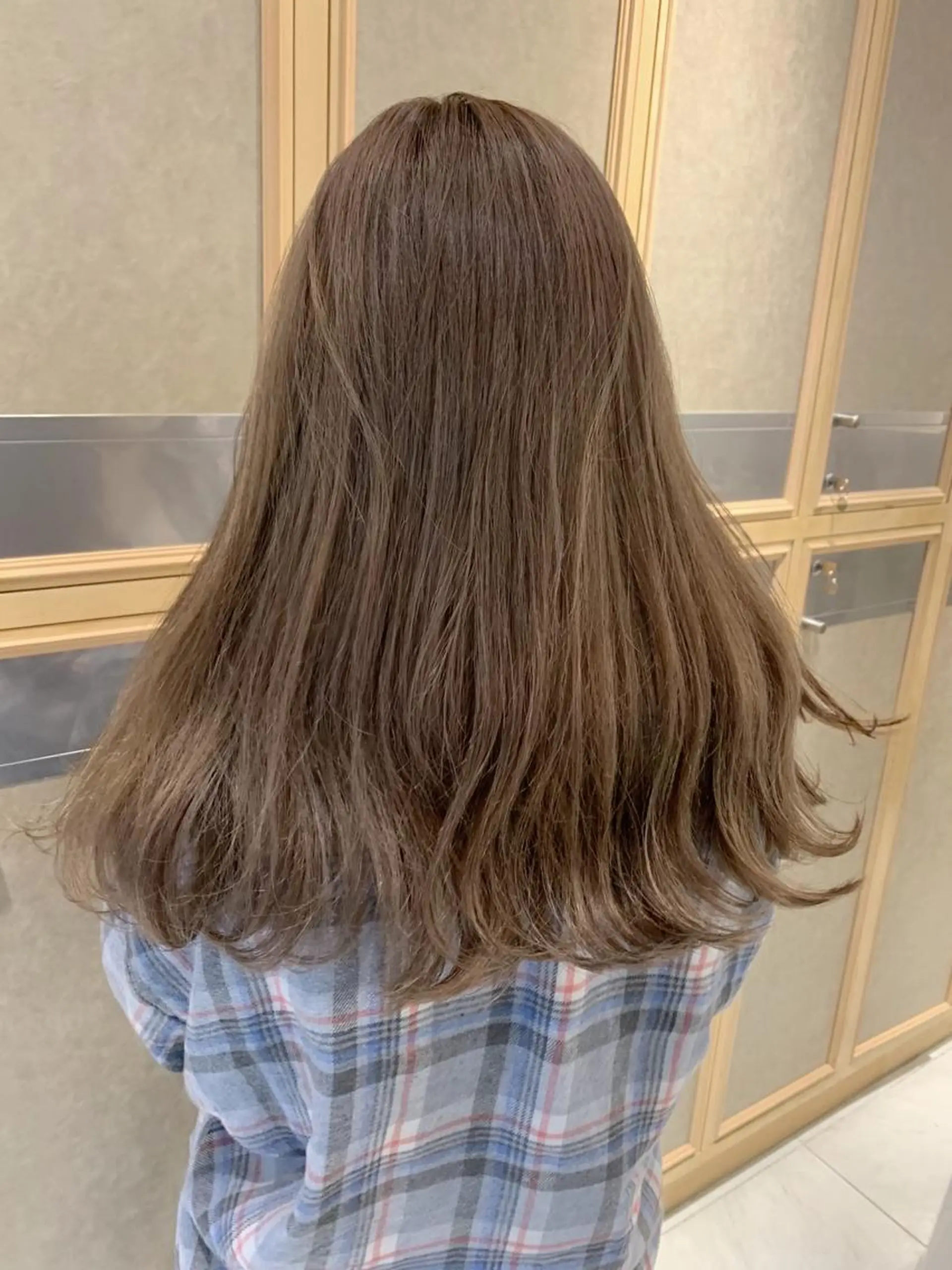 セミロング カラー ベージュカラー チバ タクミのヘアスタイル