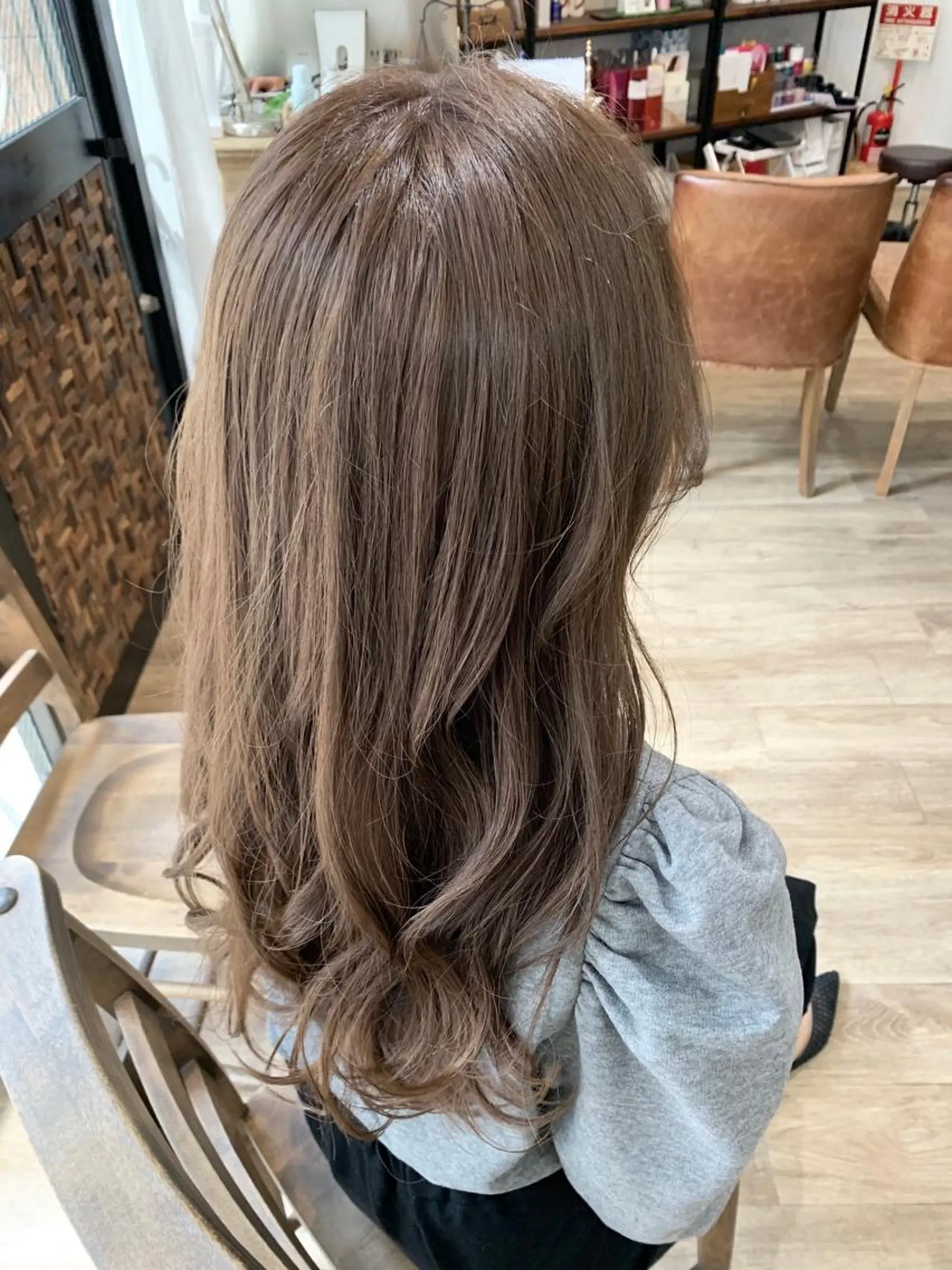 ロング カラー いけだ　ひかり ハイライトくびれヘアのヘアスタイル