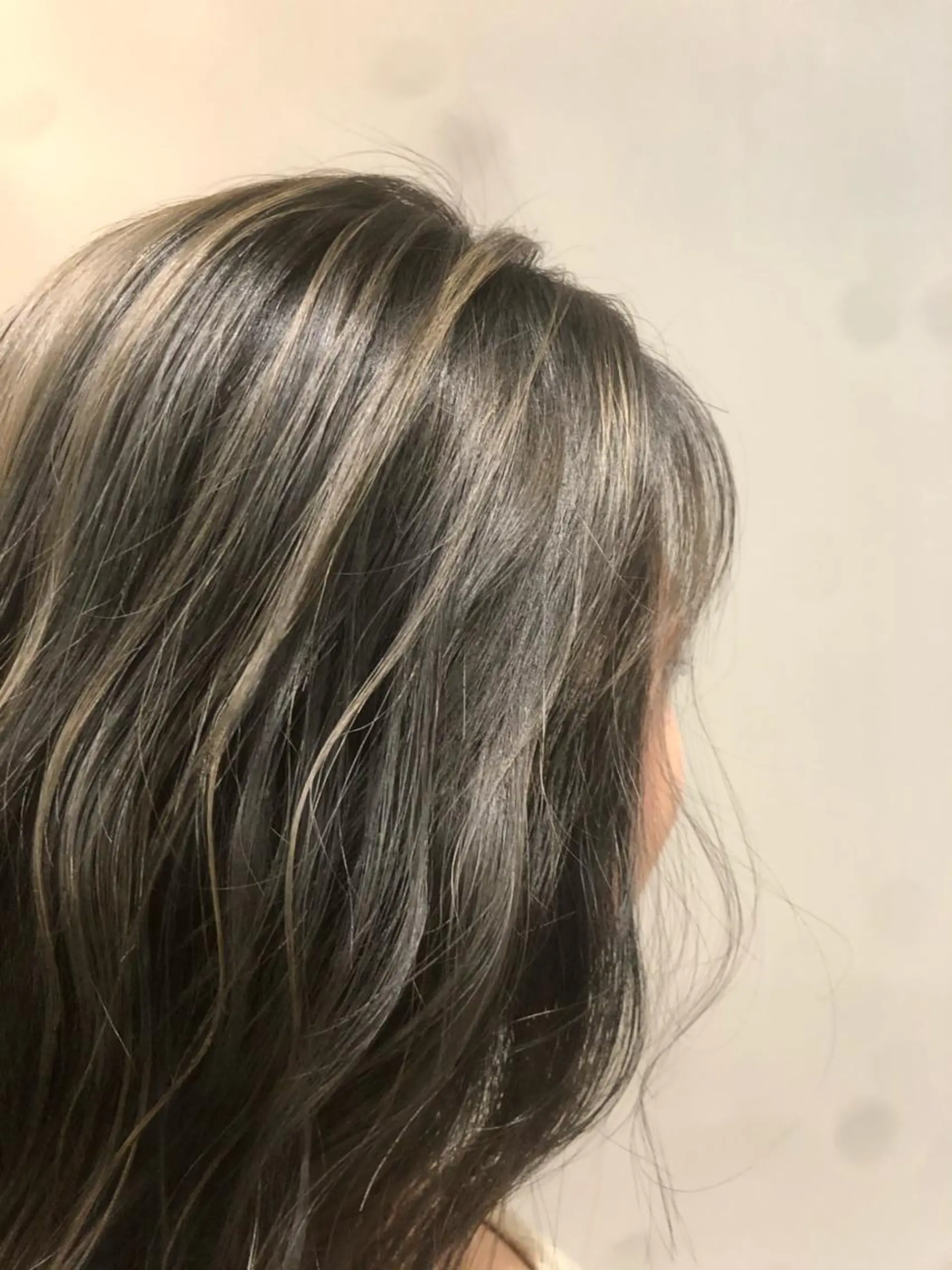 ミディアム カラー バレイヤージュ ブリーチ レイヤーカット ワタナベ テルマサのヘアスタイル