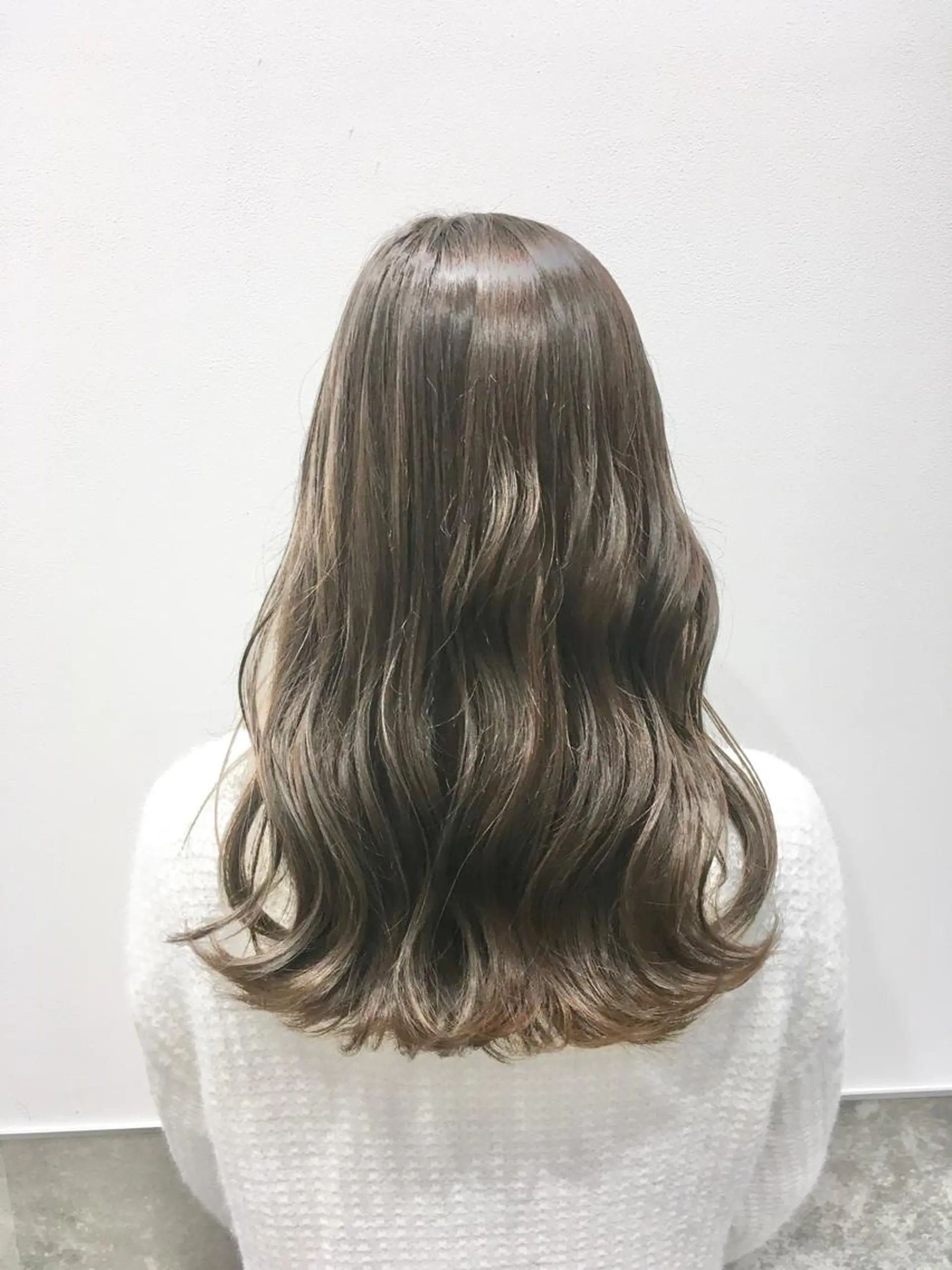 セミロング カラー ブリーチ グレージュ ブリーチなしカラー ヘアカラー トリートメント ヘッドスパ ヘアセット yoshi ☆のヘアスタイル