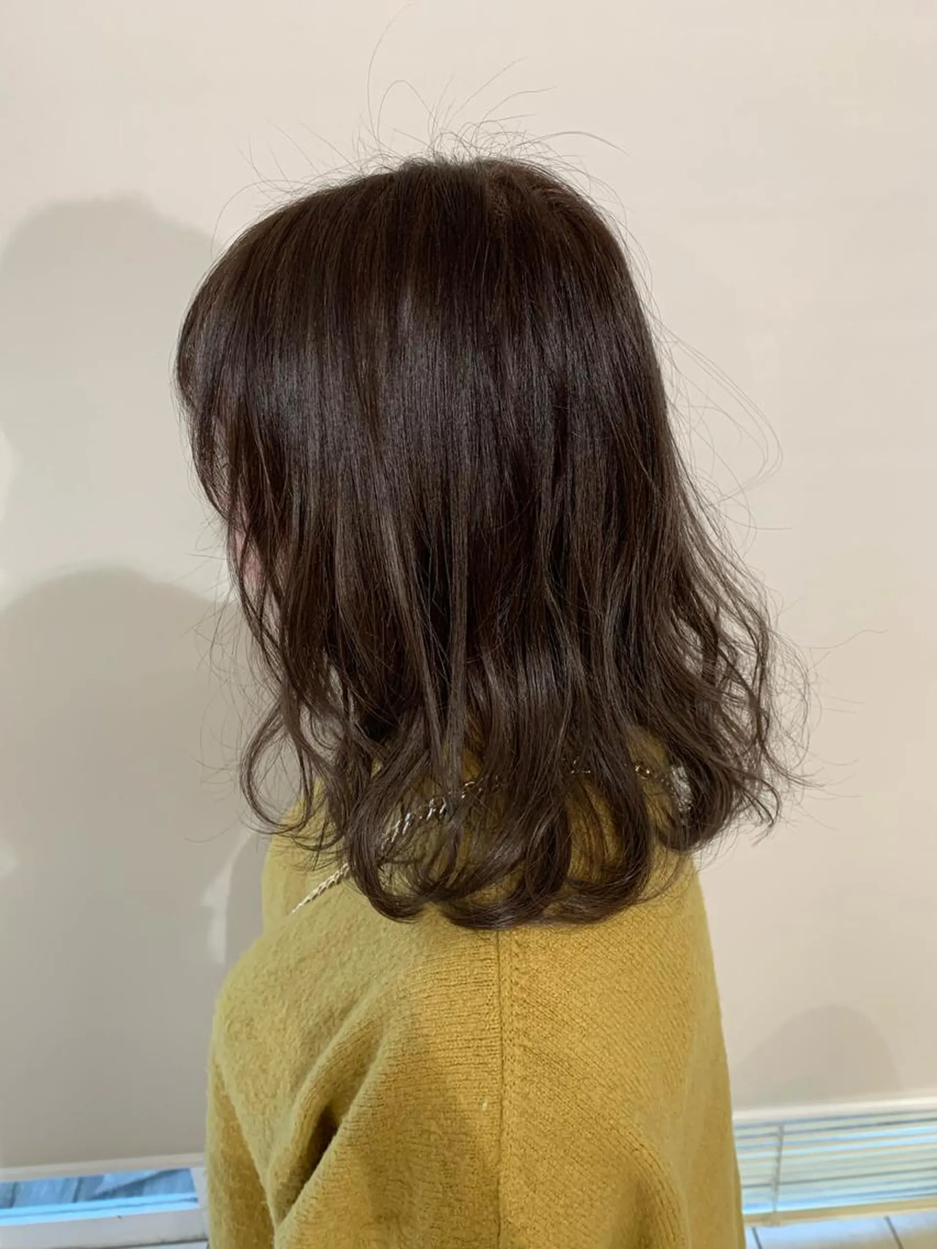 セミロング カラー パーマ ヘアアレンジ グレージュ 加藤 綾華のヘアスタイル