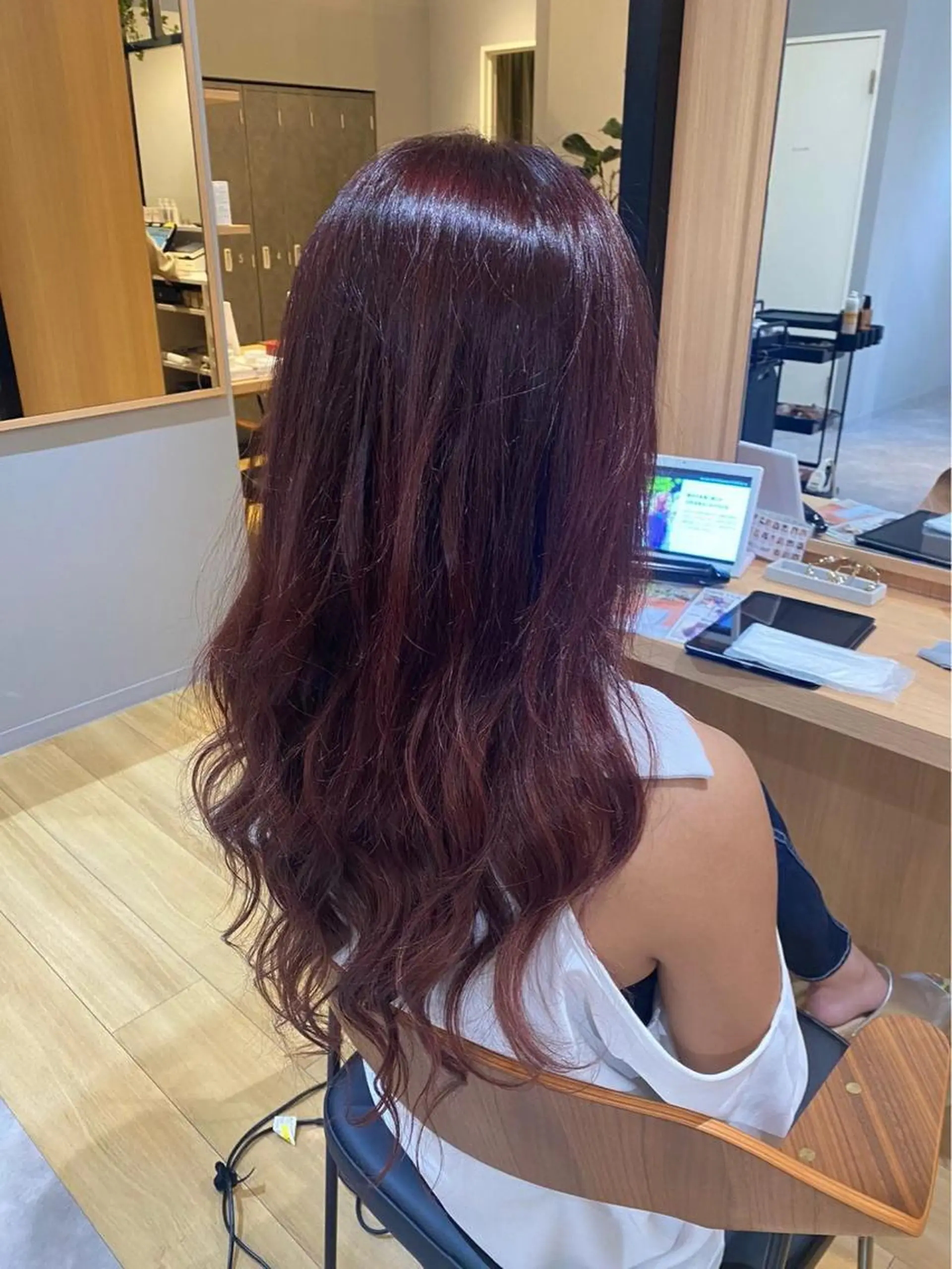 ロング カラー ブリーチ ブリーチなしカラー VIEWユリナ メイク/ カットのヘアスタイル