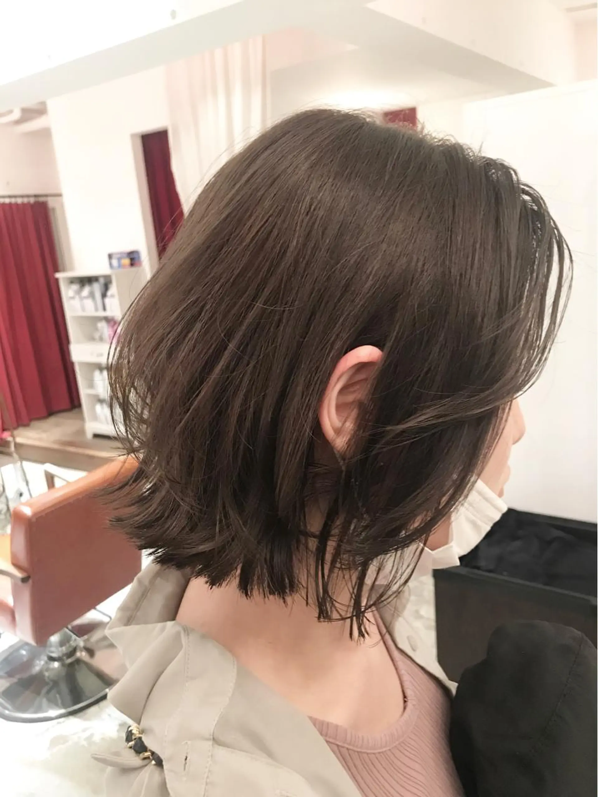 ミディアム カラー ボブレイヤー ベージュカラー グレージュ ハイライトカラー オリーブグレージュ カット ヘアカラー トリートメント BEBE所属・ご新規様限定 透明感カラーKANAのヘアスタイル