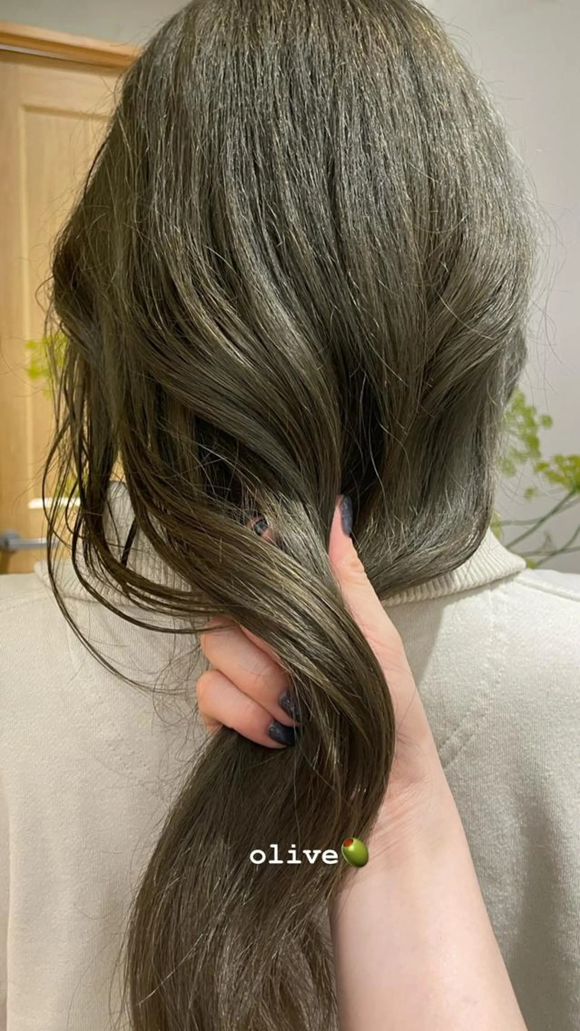 ロング カラー ベージュカラー オリーブベージュ ロング LOREN/ miuのヘアスタイル