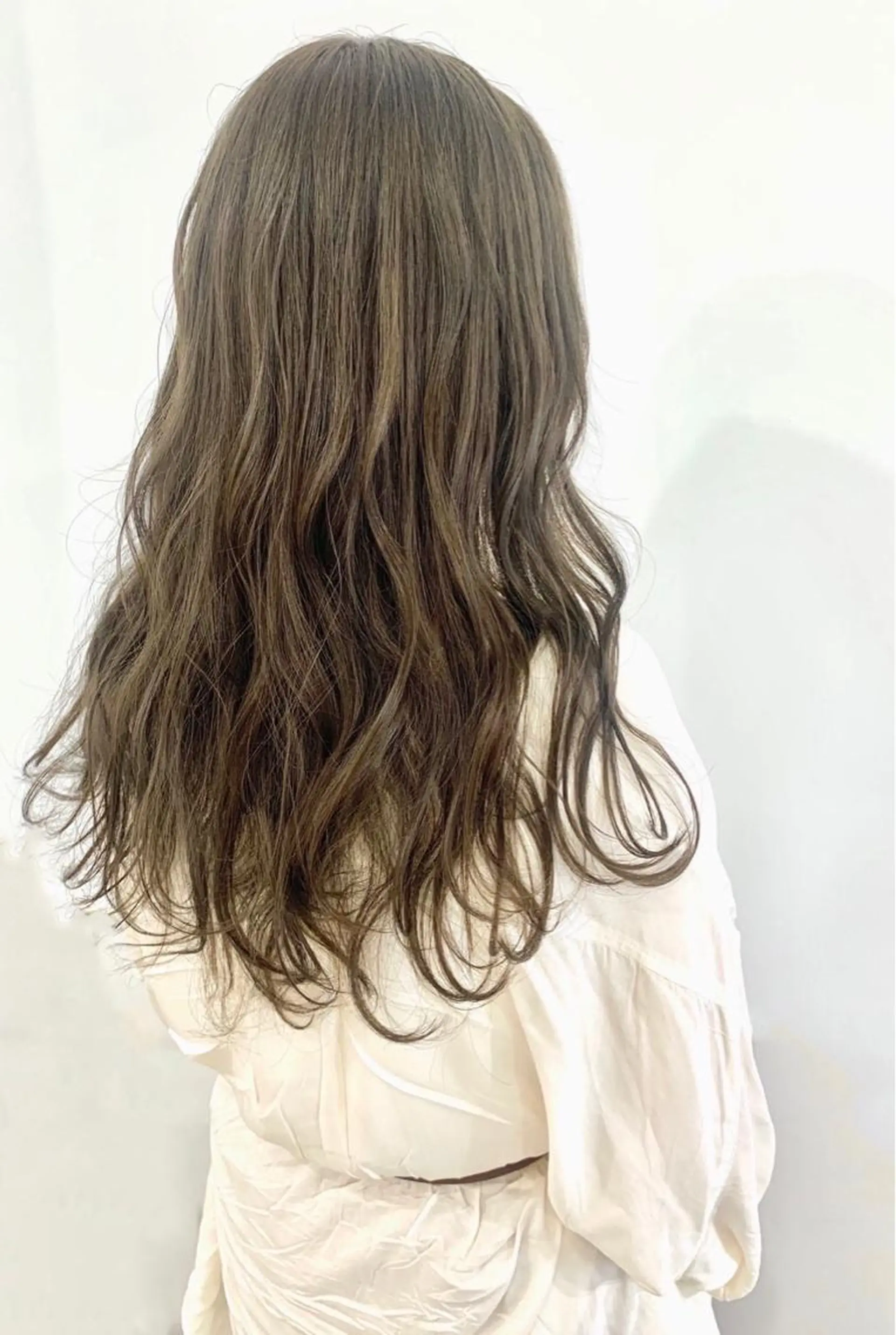 ロング カラー ベージュカラー Sana/ 耳ツボ/インナーのヘアスタイル