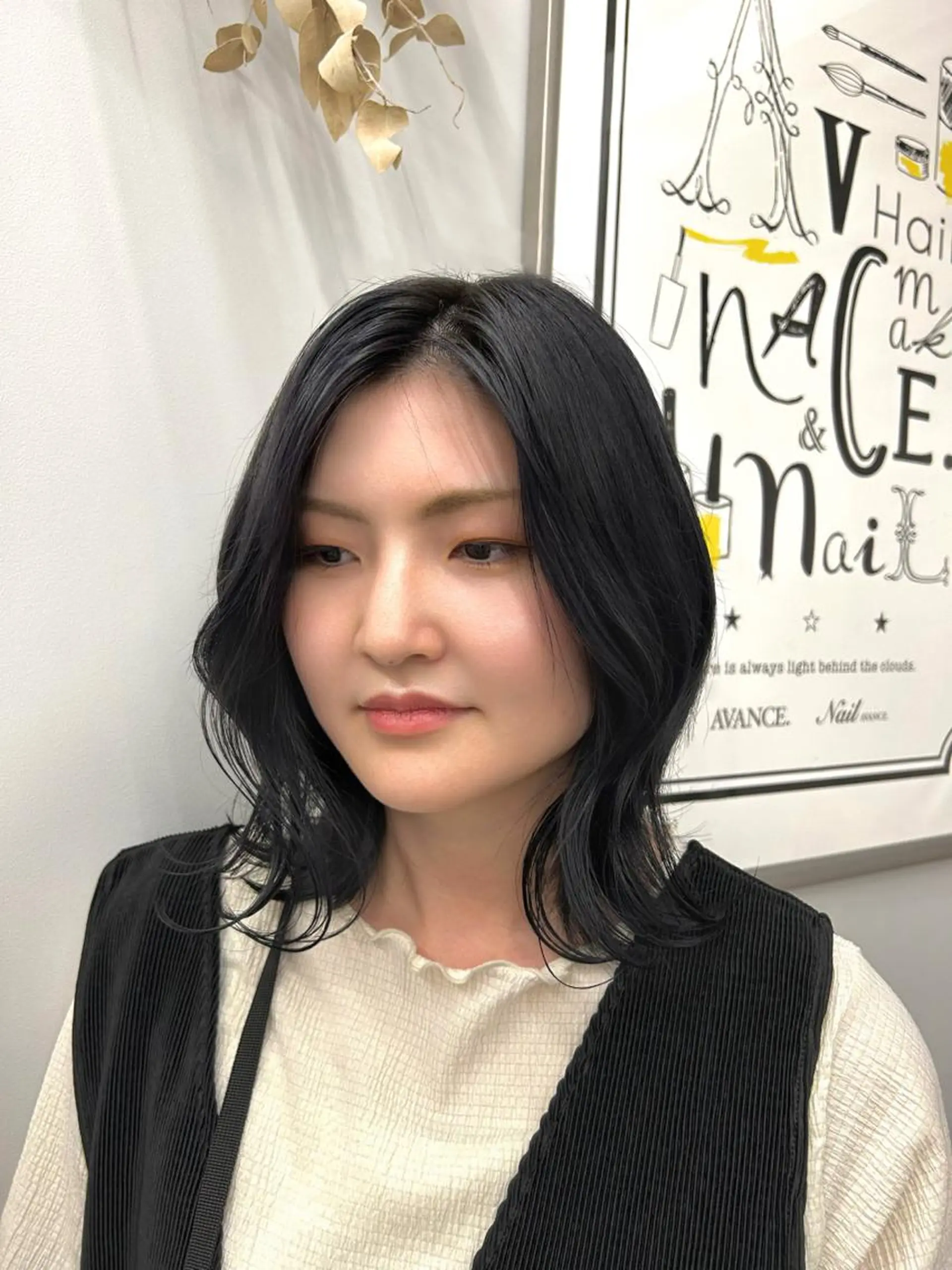 ミディアム カラー 黒髪 ブリーチ ブルーカラー ブルーブラック 韓国ヘア×レイヤー カット/上田丈也のヘアスタイル