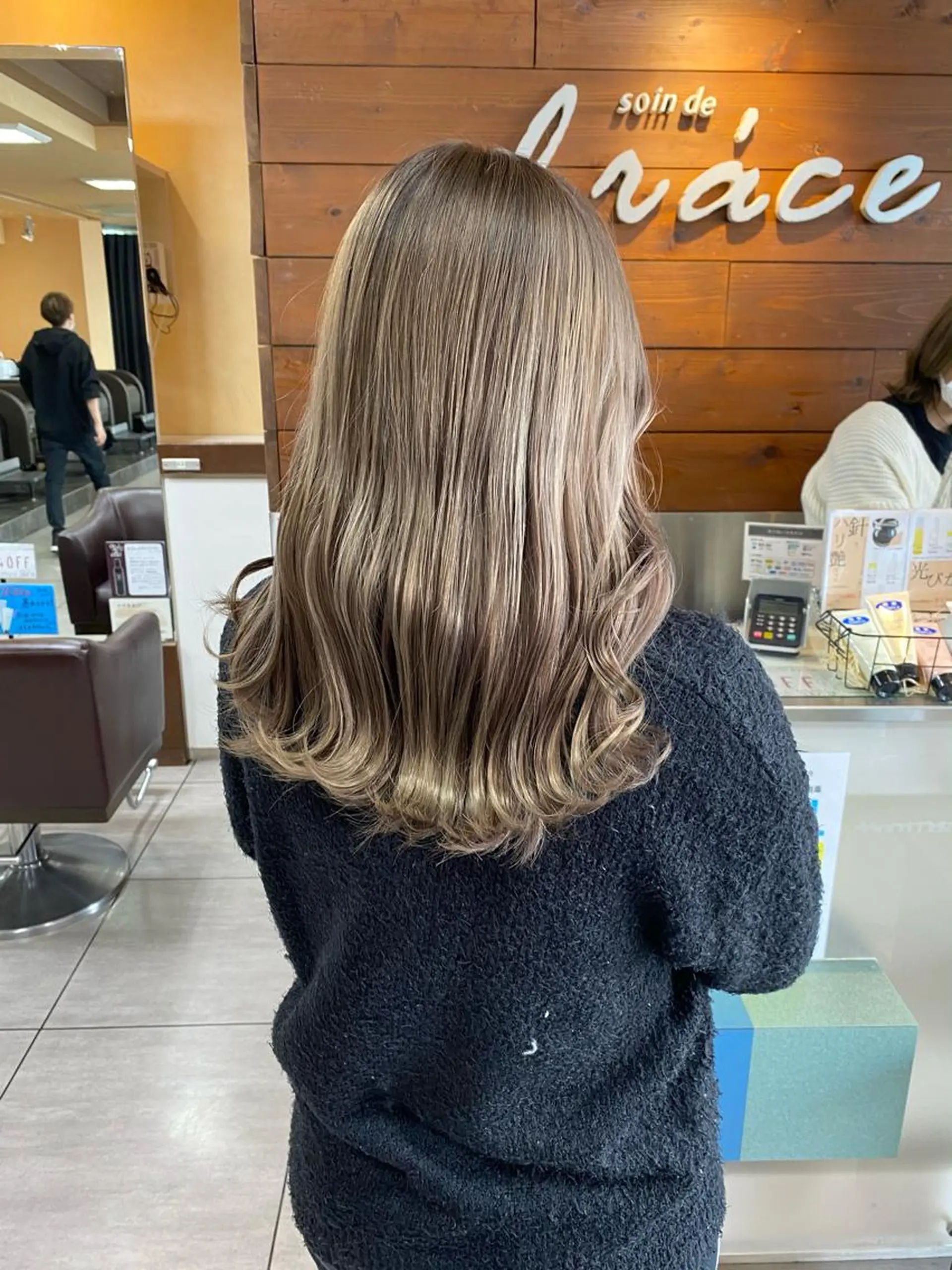 ロング カラー ヘアアレンジ ヘアカラー トリートメント 川上 麻梨阿のヘアスタイル