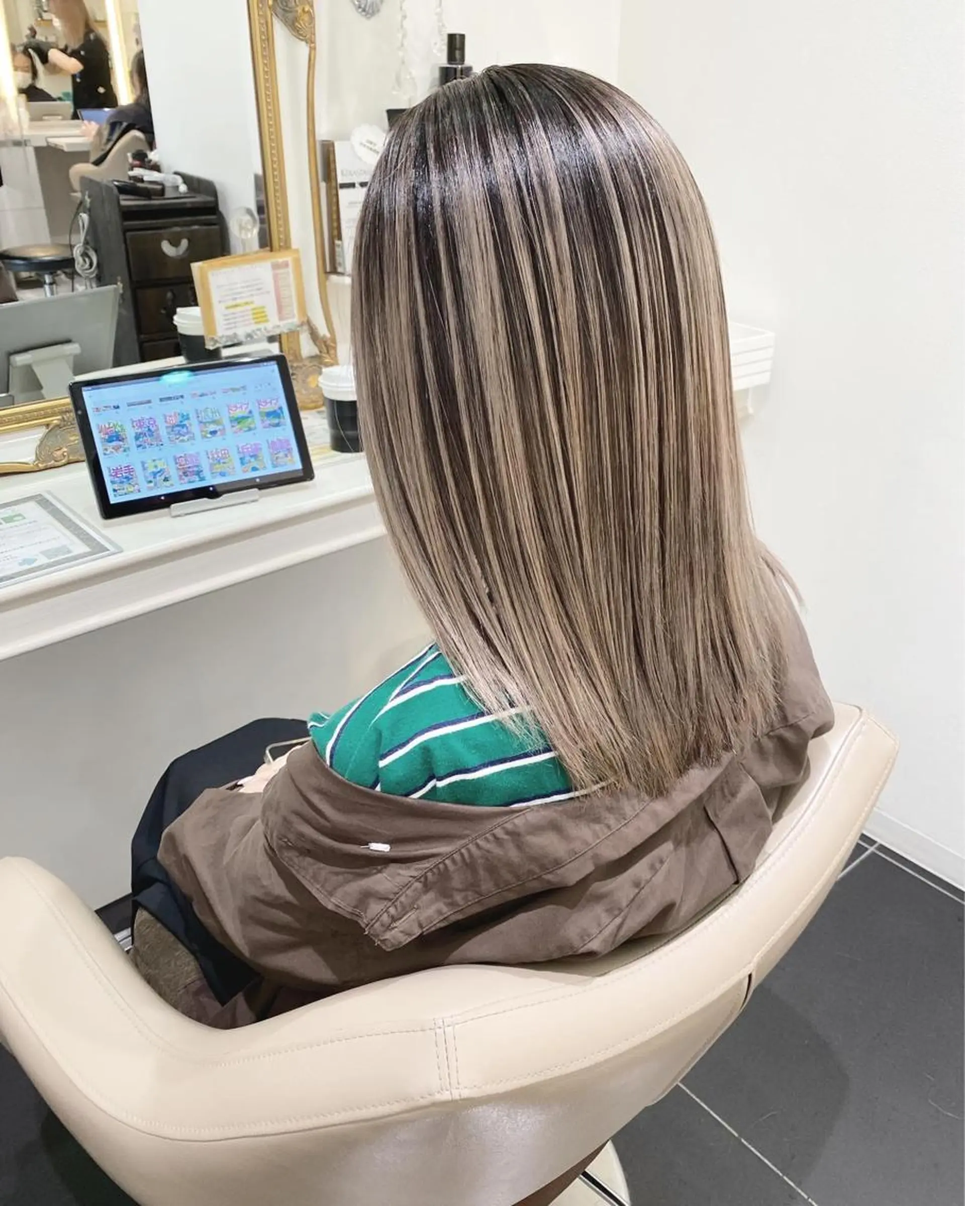 ミディアム カラー バレイヤージュ 髪質改善 レイヤーカット カット ヘアカラー トリートメント 山崎俊輔/髪質改善 /バレイヤージュのヘアスタイル