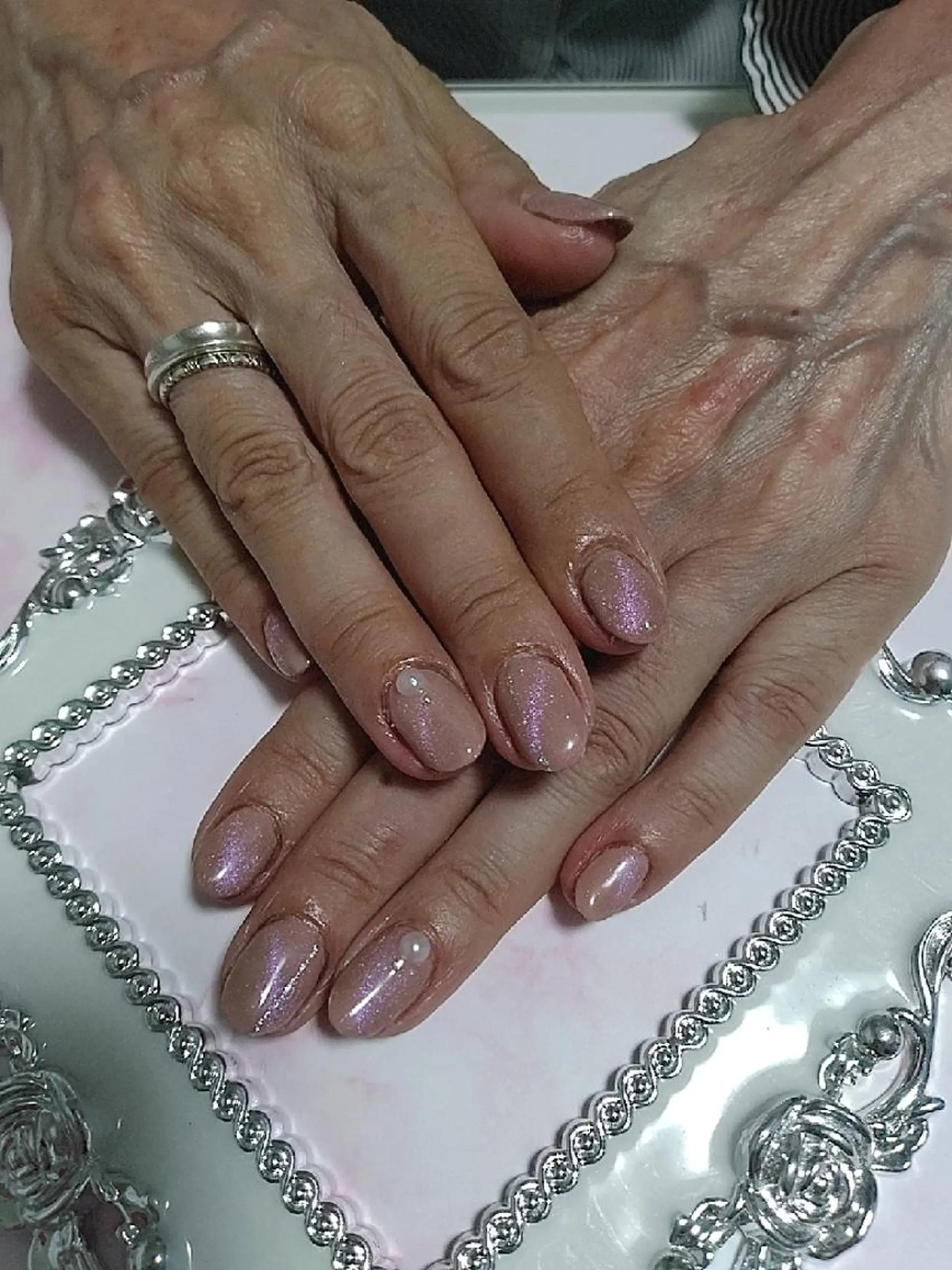 ネイル エステとネイル ローズコンフォートのネイルデザイン