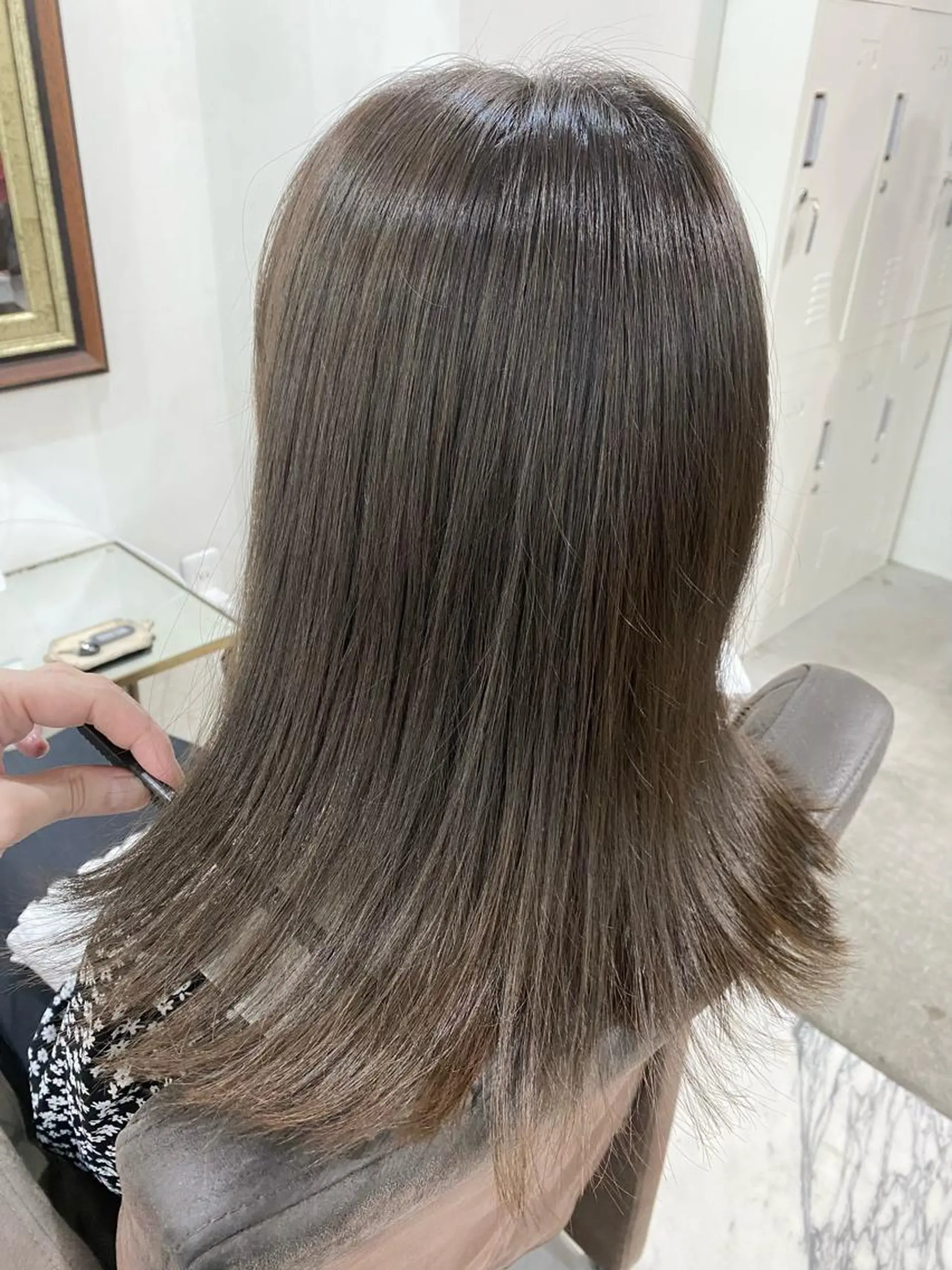 セミロング カラー ヘアカラー 👑圧倒的カラー👑 佐々木祐希のヘアスタイル