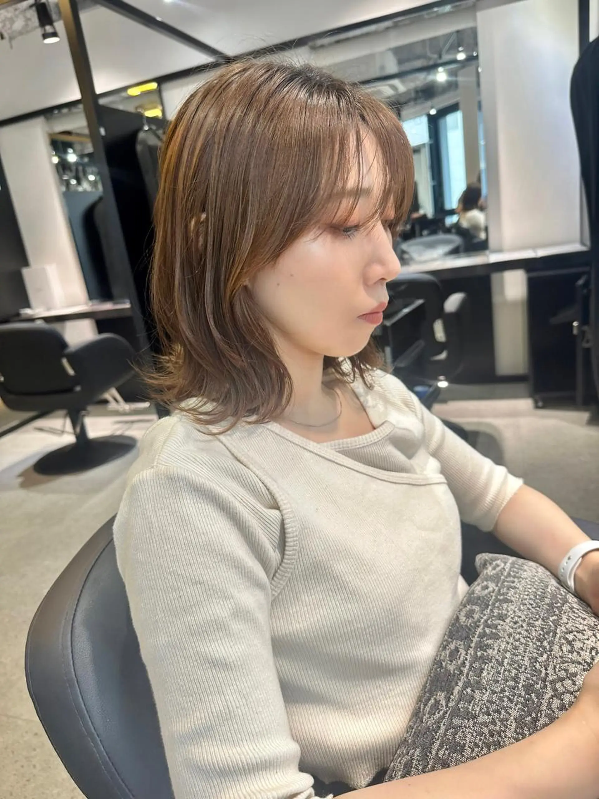 ミディアム カラー 切りっぱなしボブ ミディアムパーマ ボブ 斜めバング レイヤーカット 髪質改善 中川　翔のヘアスタイル