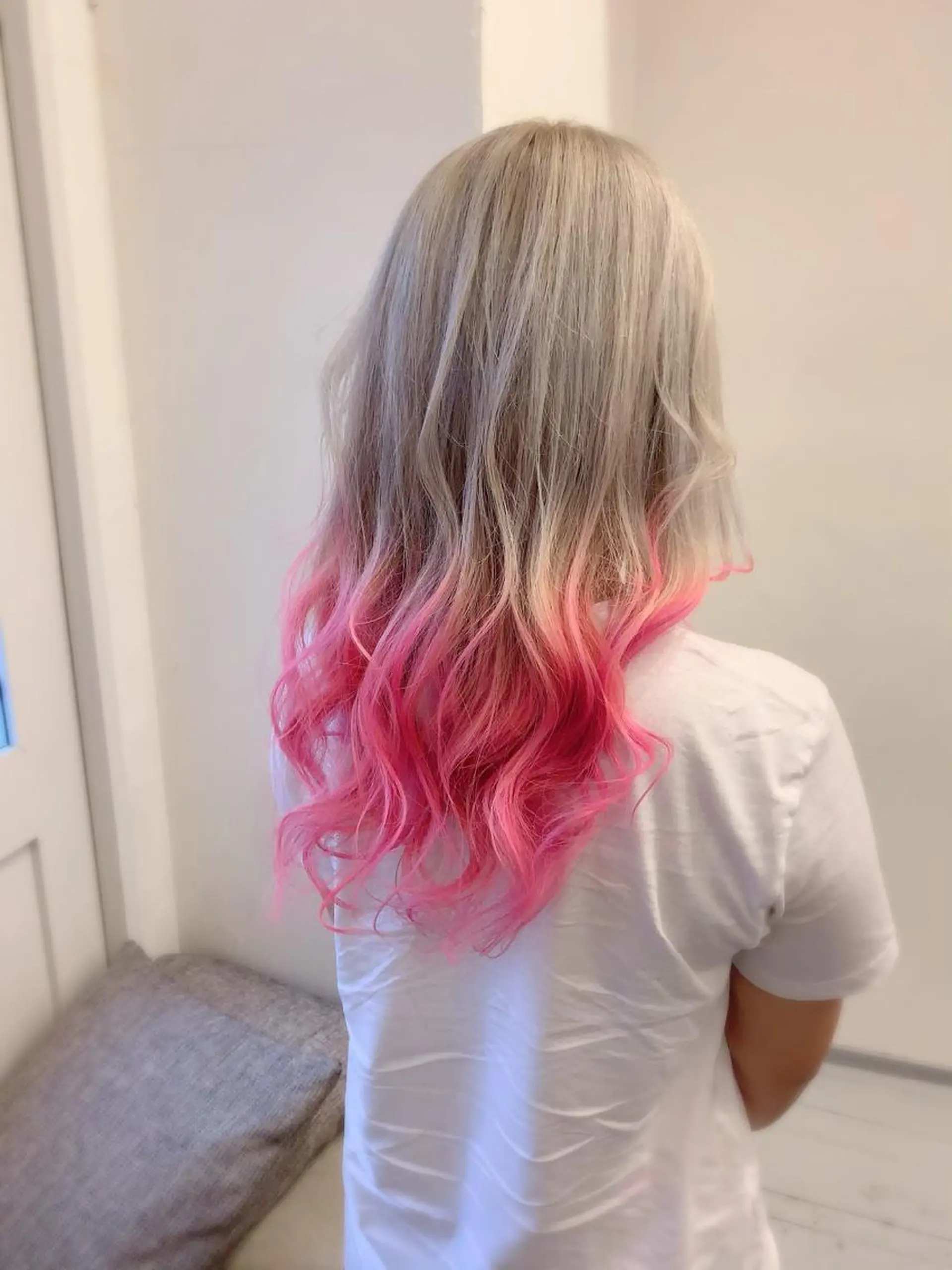 ロング カラー グラデーションカラー ピンクカラー シルバー 💎JADE GRACE💎のヘアスタイル