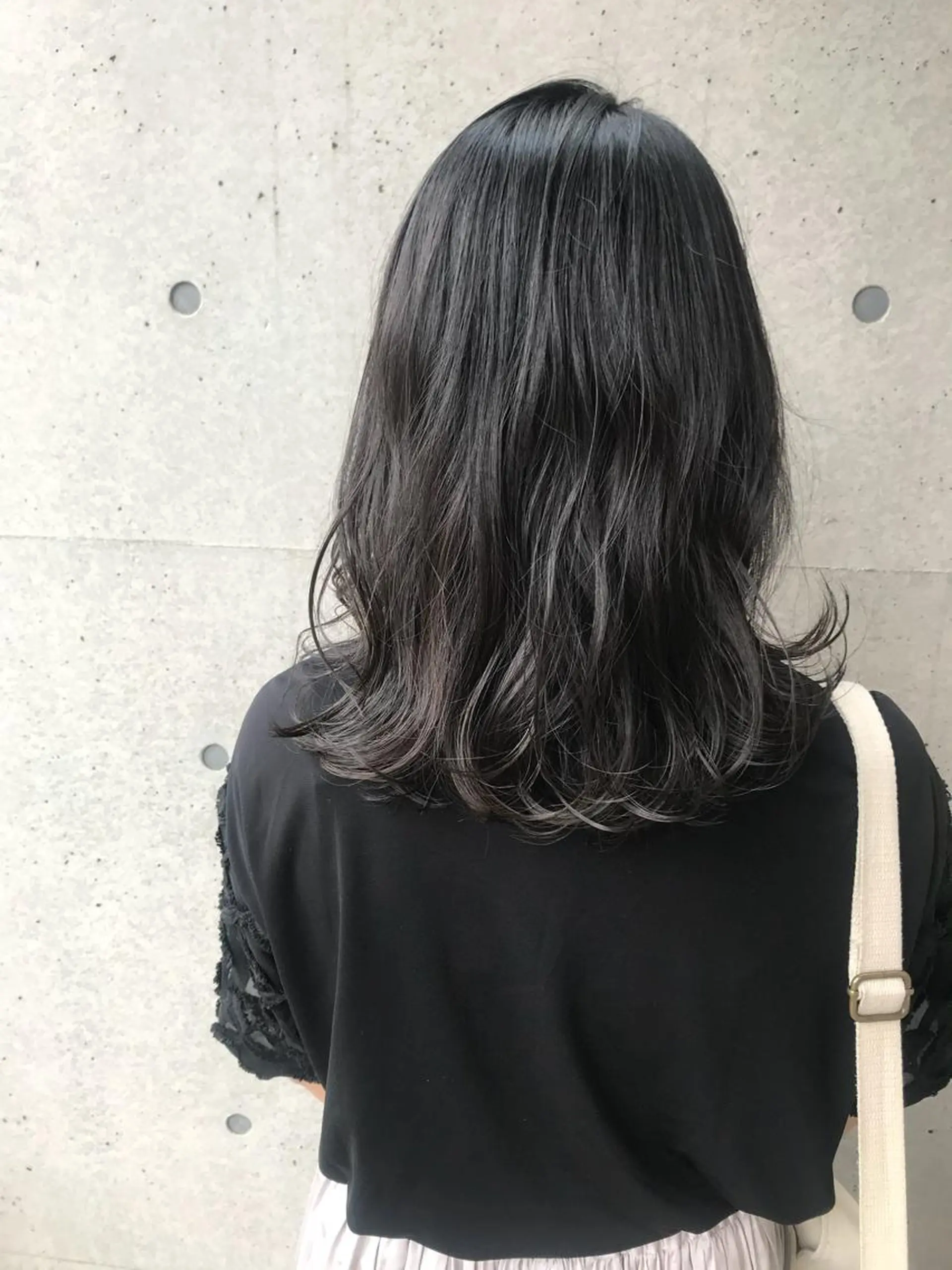 ミディアム カラー ヘアアレンジ アッシュ ブリーチ イルミナカラー ブリーチなしカラー Satsuki ✂︎♡のヘアスタイル