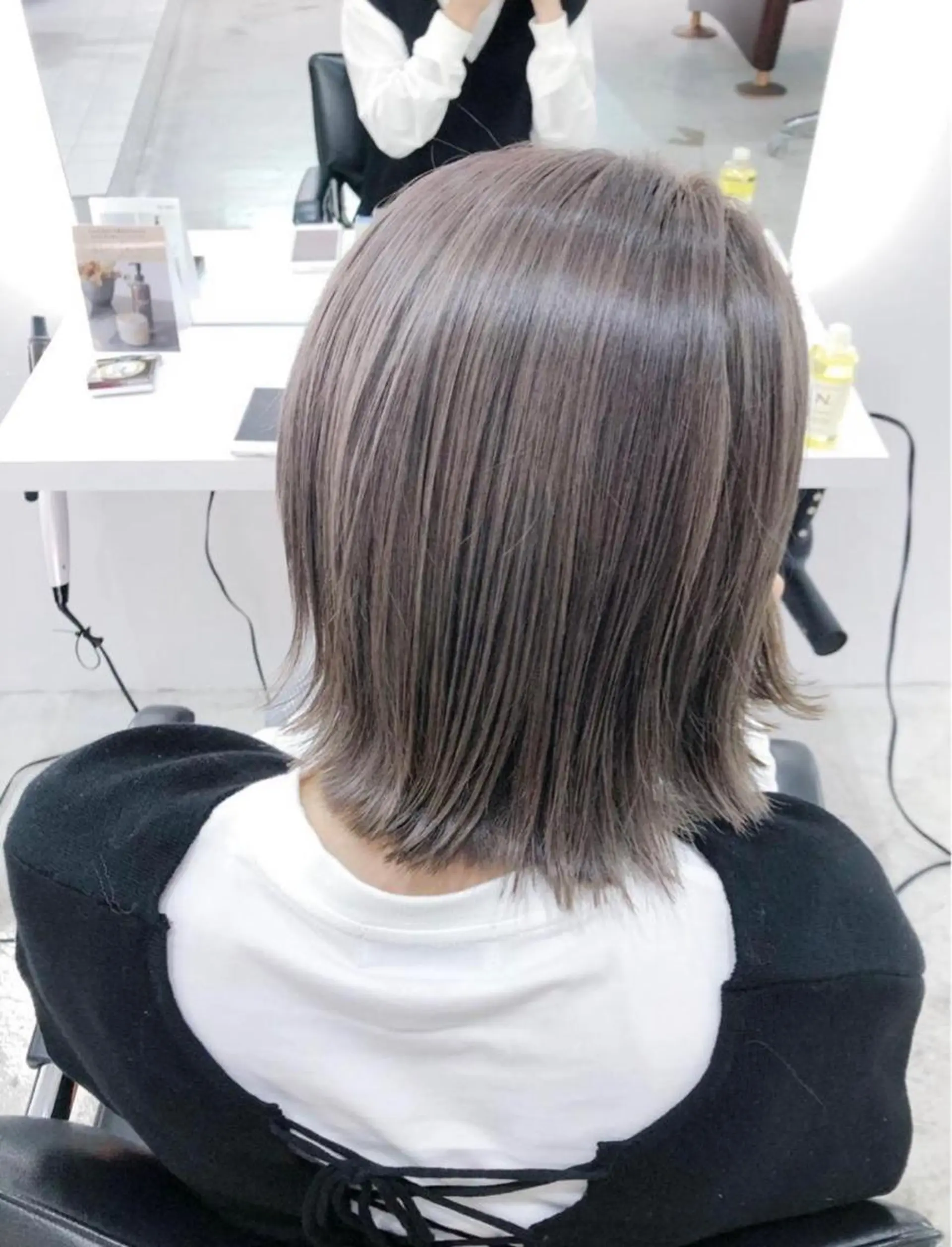 ショート 🧨ブリーチー×ボブ レイヤー💎じゅえるのヘアスタイル