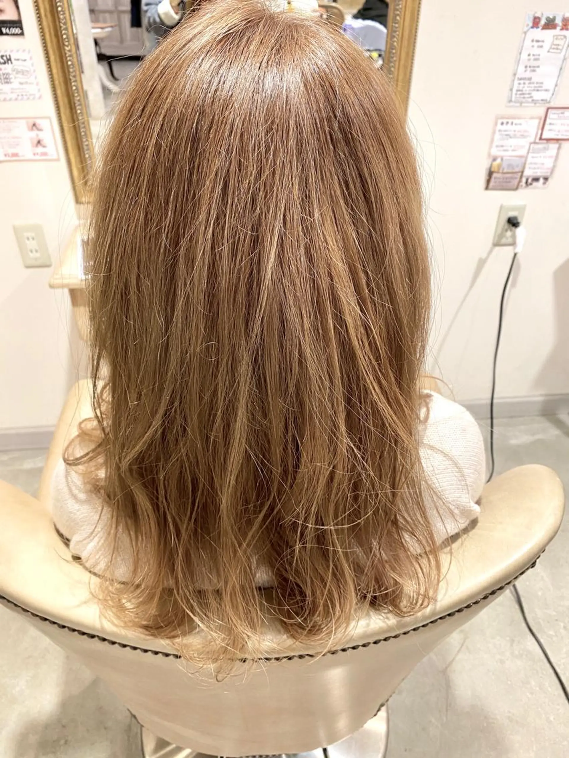 セミロング カラー ベージュカラー ブリーチ ブラウンカラー ミルクティーベージュ 美髪・髪質改善 有田怜平のヘアスタイル