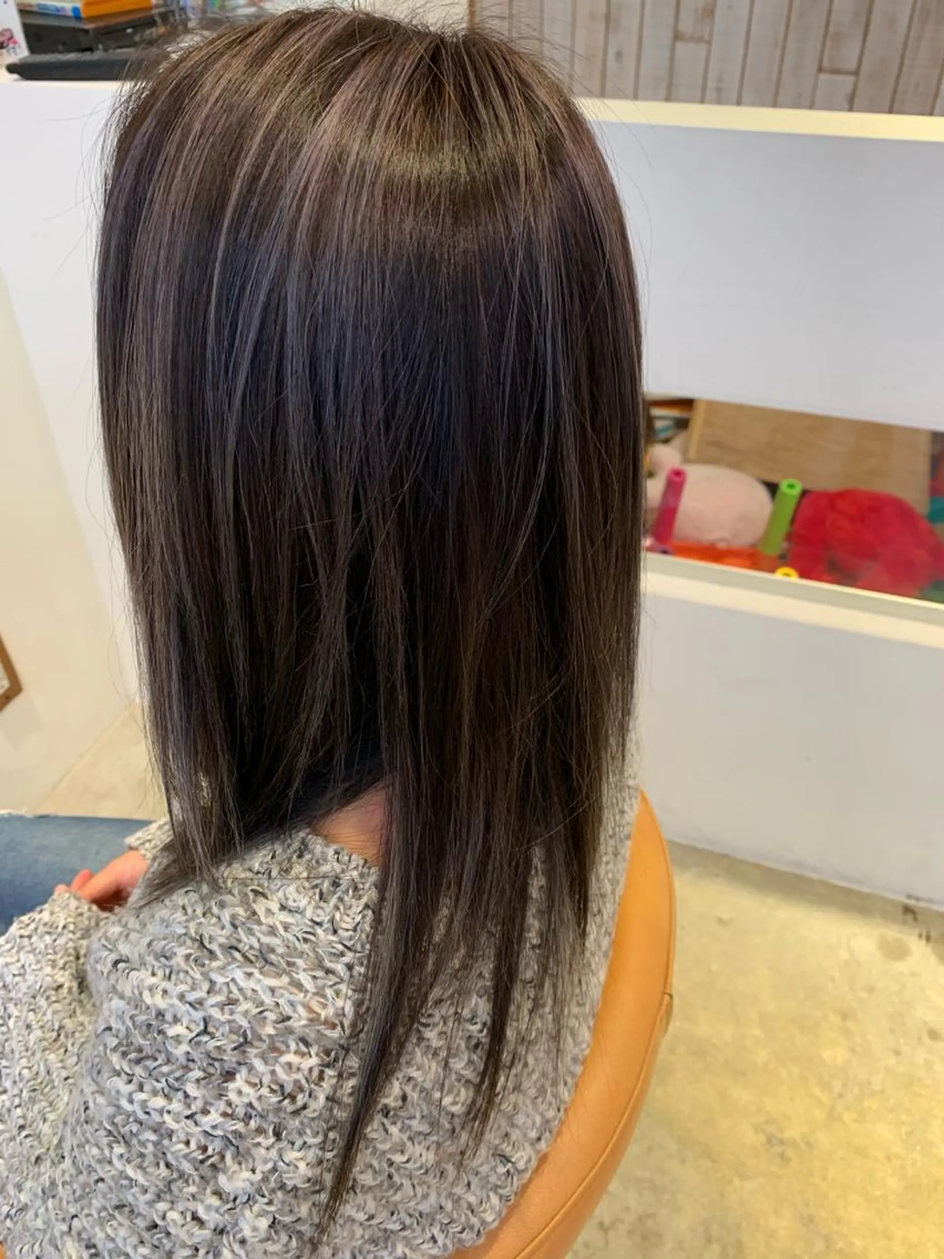 セミロング カラー ハイライトカラー ハイライト カット ヘアカラー トリートメント メンズパーマ縮毛矯正 リピート率86パーのヘアスタイル