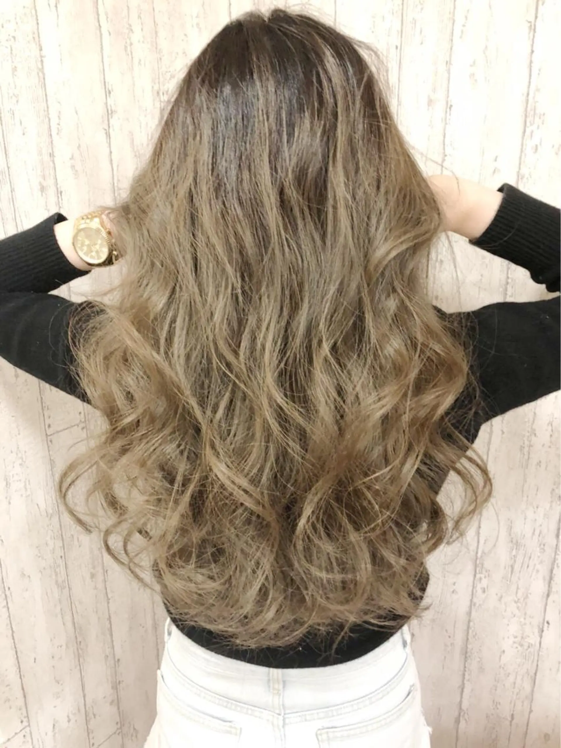 セミロング LANI OOSAKAのヘアスタイル