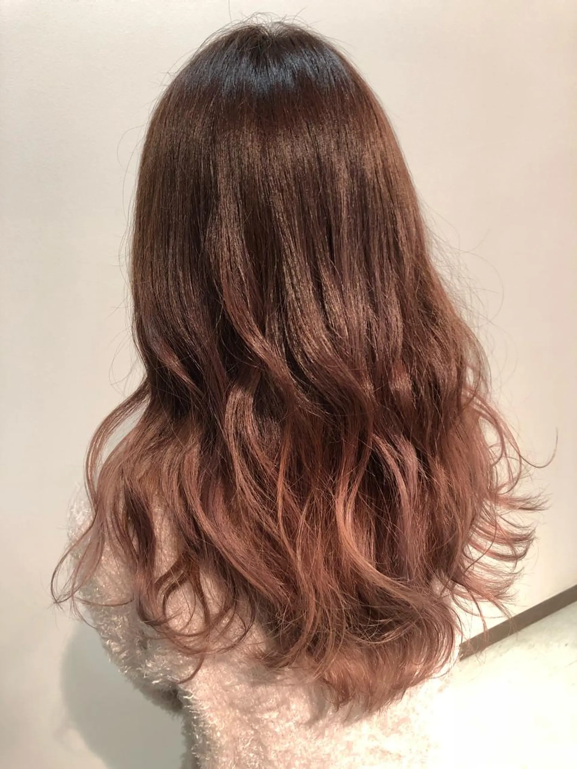 ロング カラー ベージュカラー グラデーションカラー ピンクカラー ピンクベージュ 永井 悠大のヘアスタイル