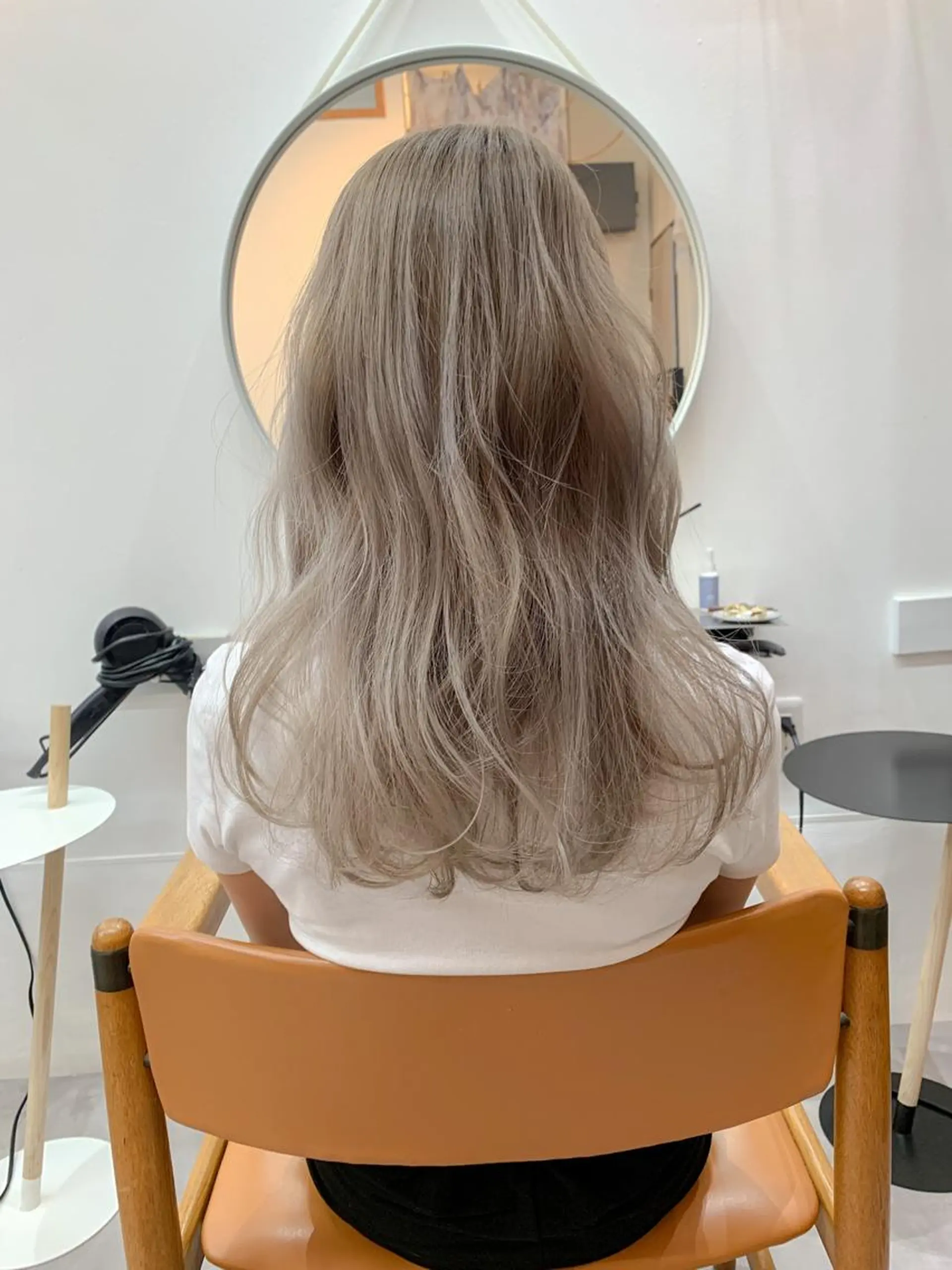 セミロング カラー ベージュカラー ホワイトベージュ ヘアカラー 【モエカ】グランジ ウルフ/ハイトーンのヘアスタイル