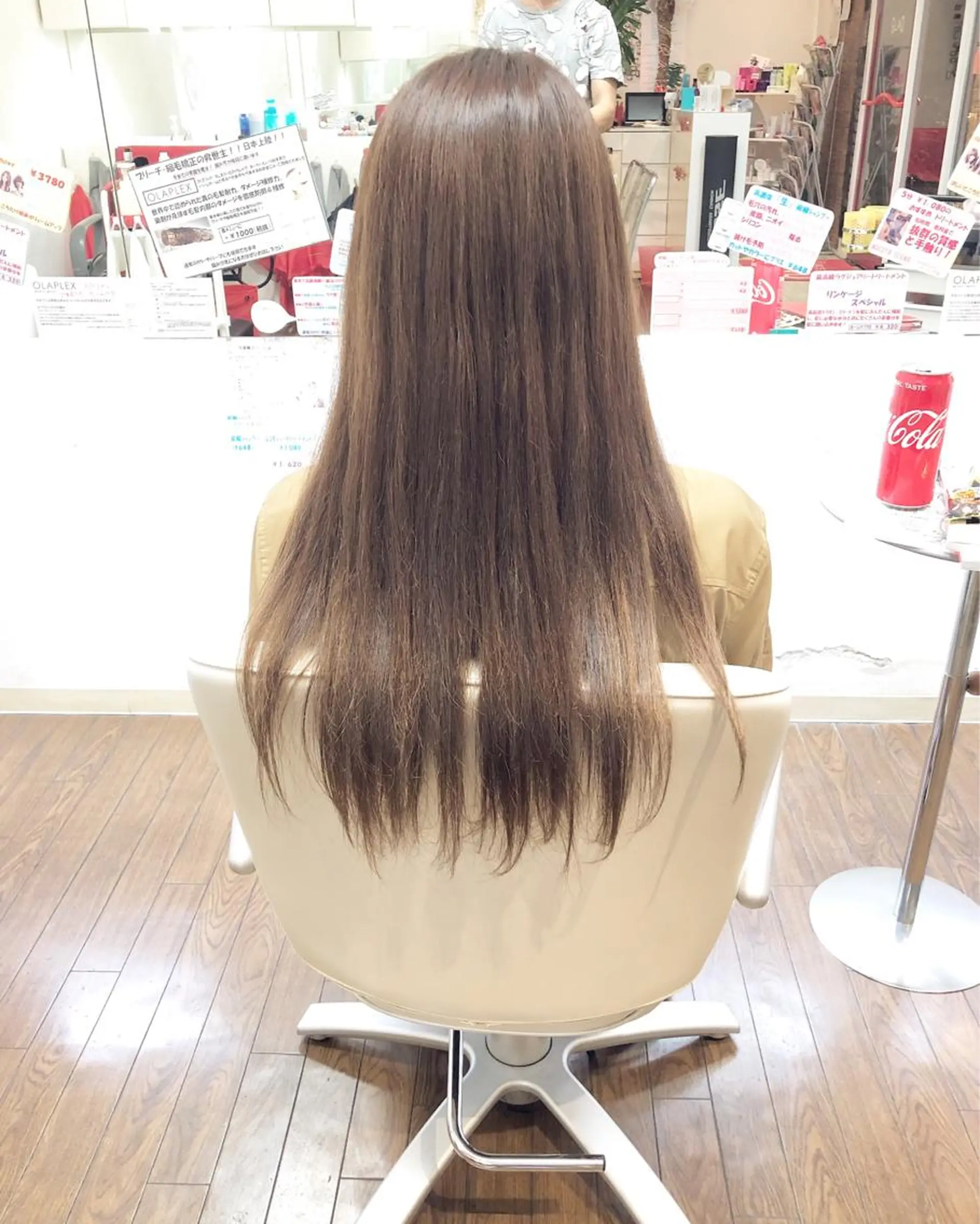 ロング カラー ベージュカラー イルミナカラー ヘアカラー トリートメント GLAD 萩原のヘアスタイル