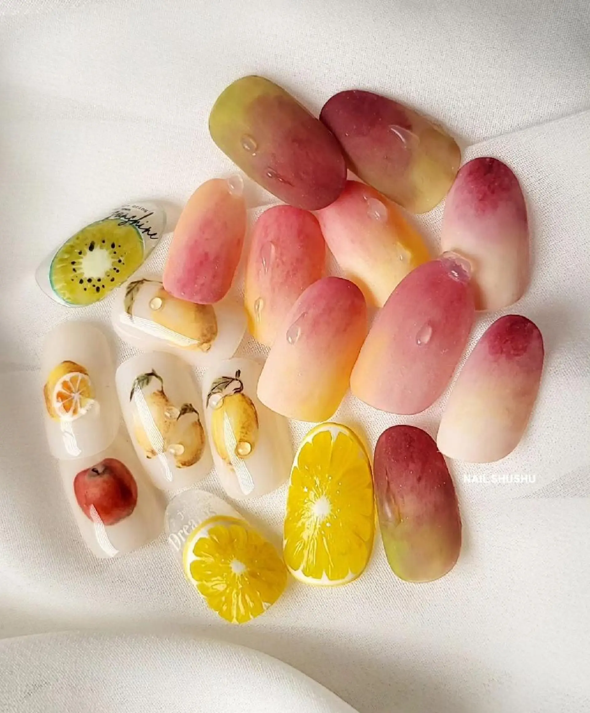 ネイル 持ち込み ニュアンスネイル ワンカラーネイル シンプルネイル 夏ネイル 3dパーツ/流行り 👧shushu❤️のネイルデザイン