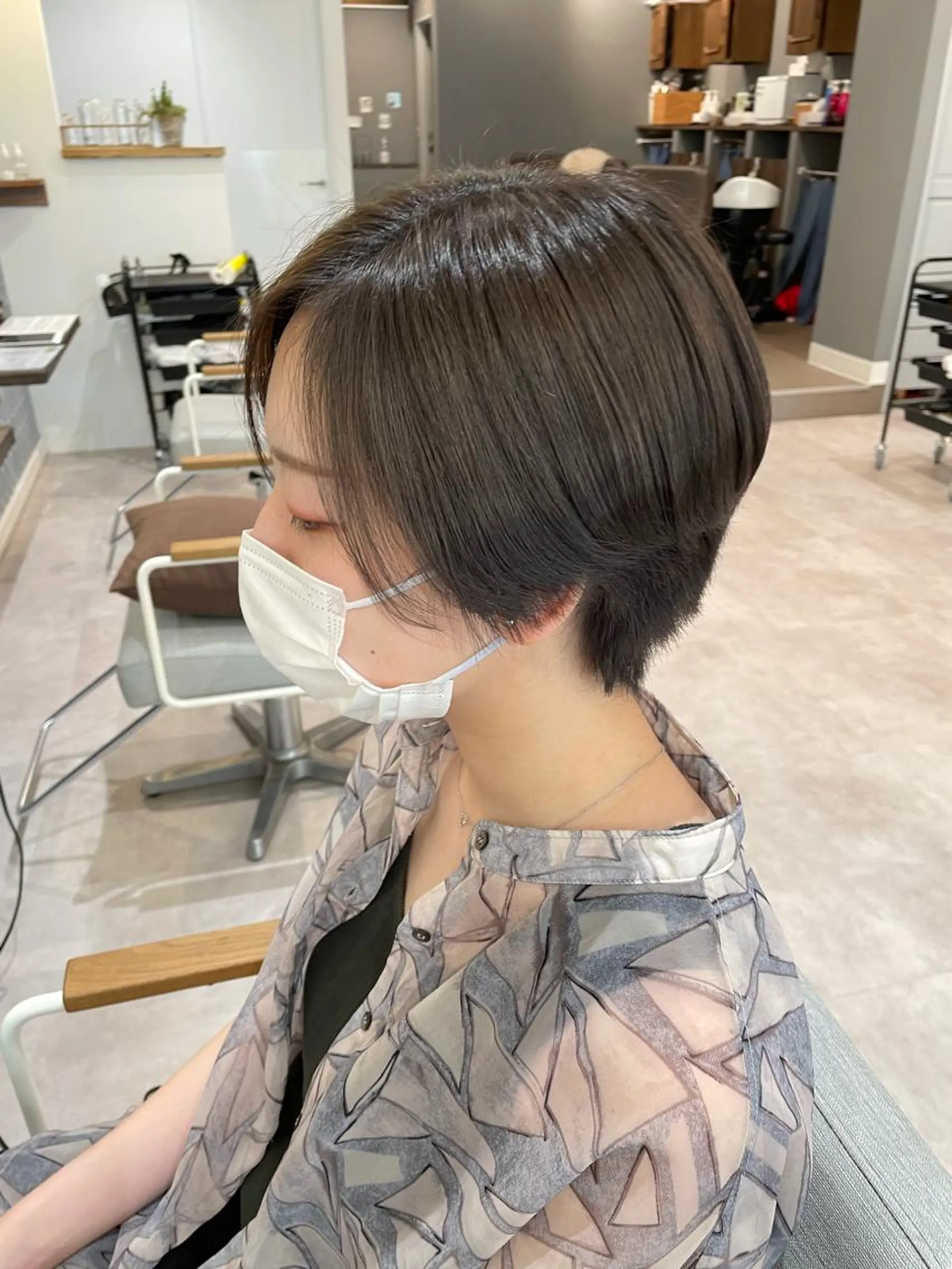 ショート カラー グレージュ 酒見 里奈のヘアスタイル