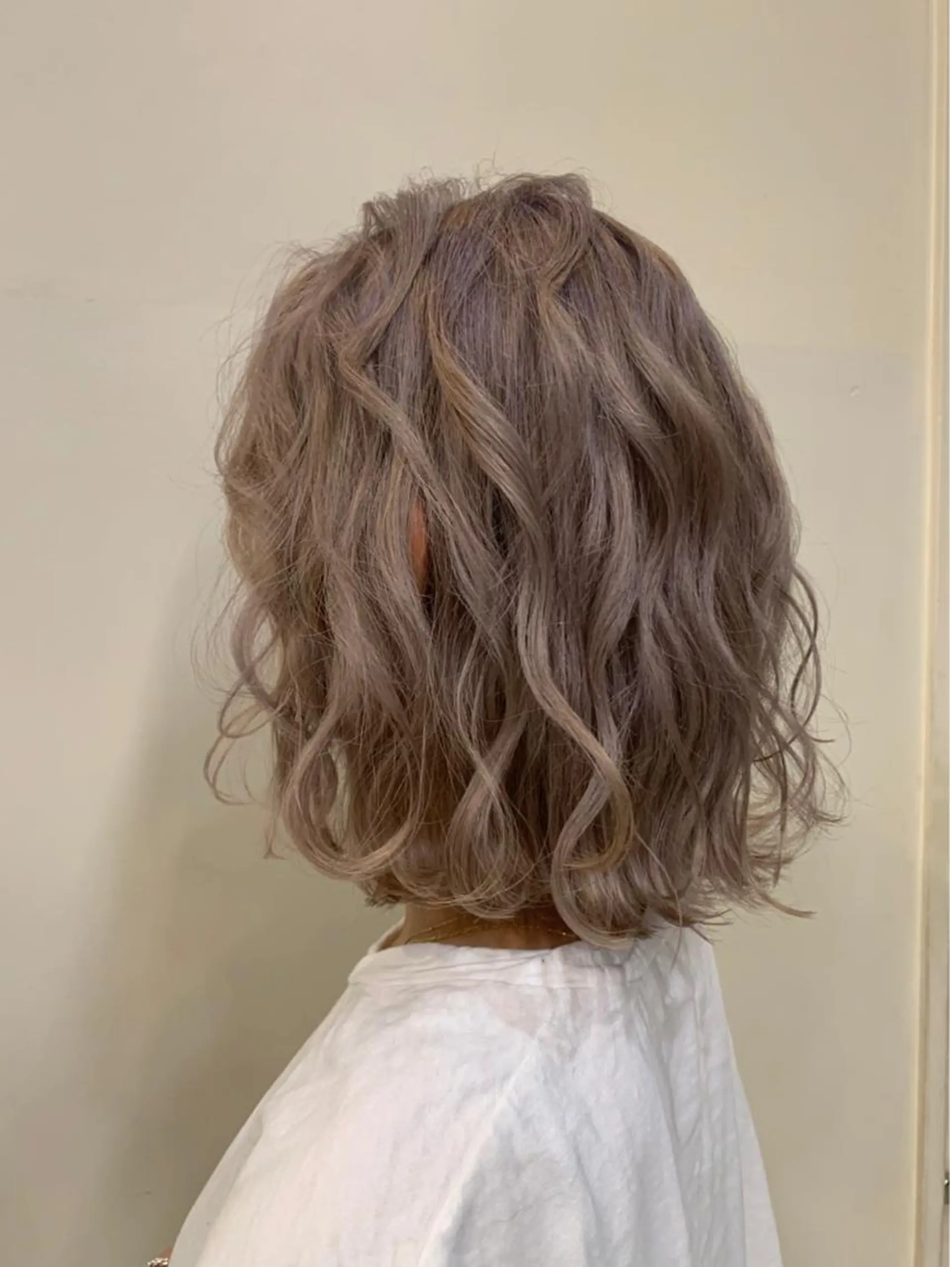 ショート カラー ブリーチ ケアブリーチ 透明感カラー グレージュ ハイトーンカラー ヘアカラー 溝口 和弘のヘアスタイル