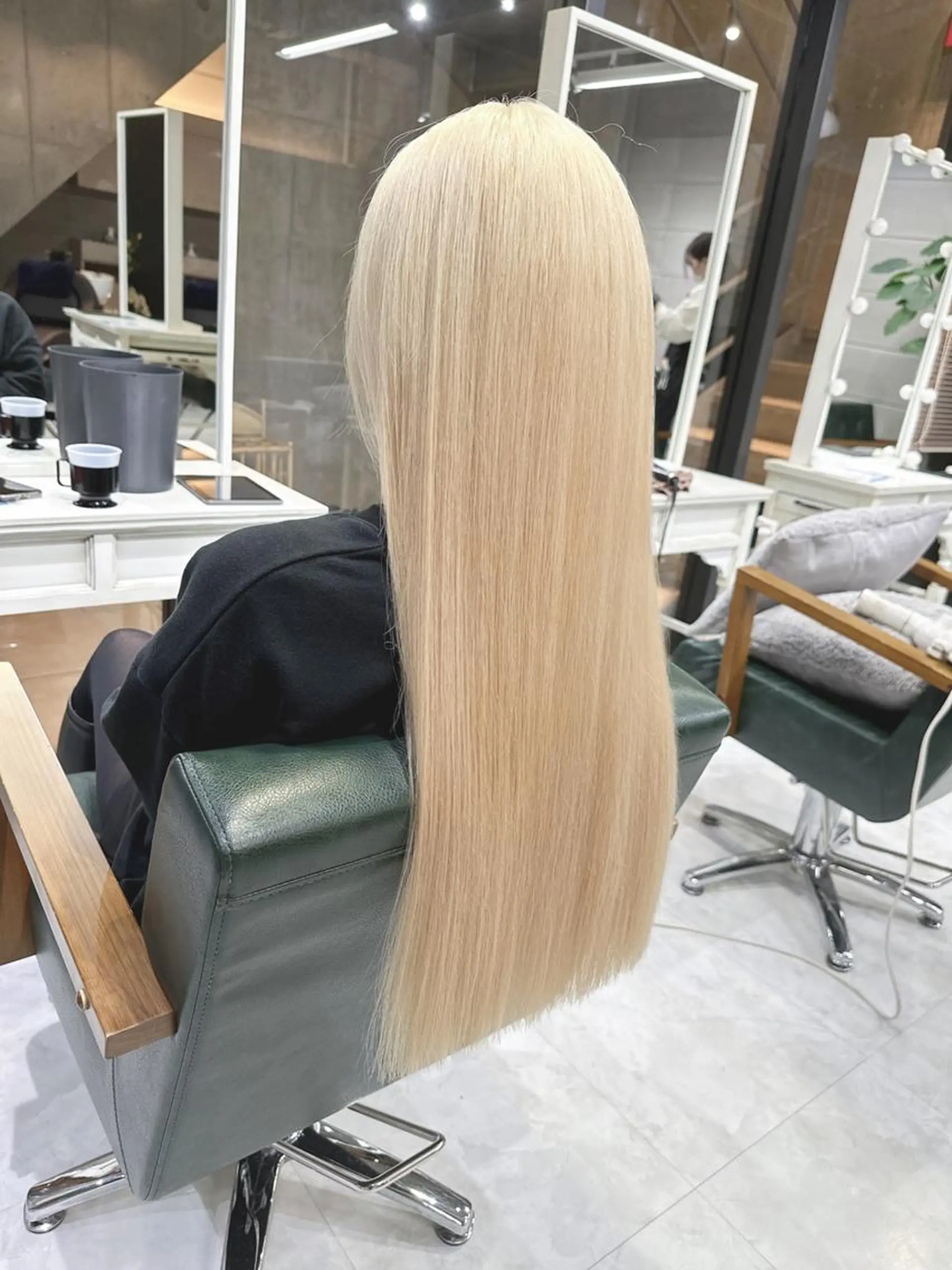 ロング カラー ヘアアレンジ 抜きっぱなしブロンド ブロンド モテ髪透明感❤️ デイズヘアカラーのヘアスタイル