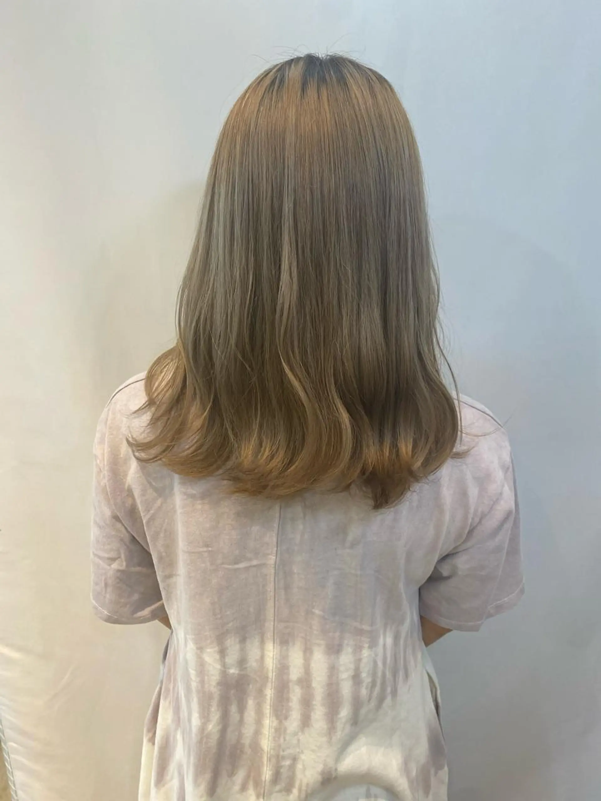 ミディアム カラー ブリーチ レイヤーカット/ miranのヘアスタイル