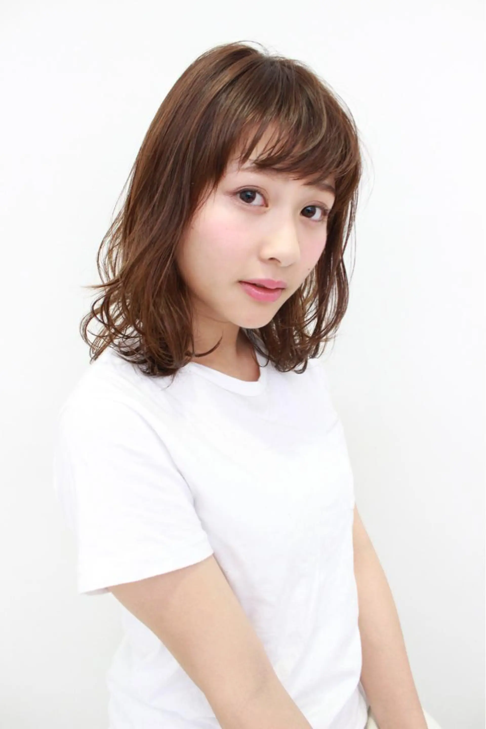 ミディアム カラー カット ヘアカラー パーマ トリートメント 透明感・艶カラー/ 坂田友梨奈のヘアスタイル