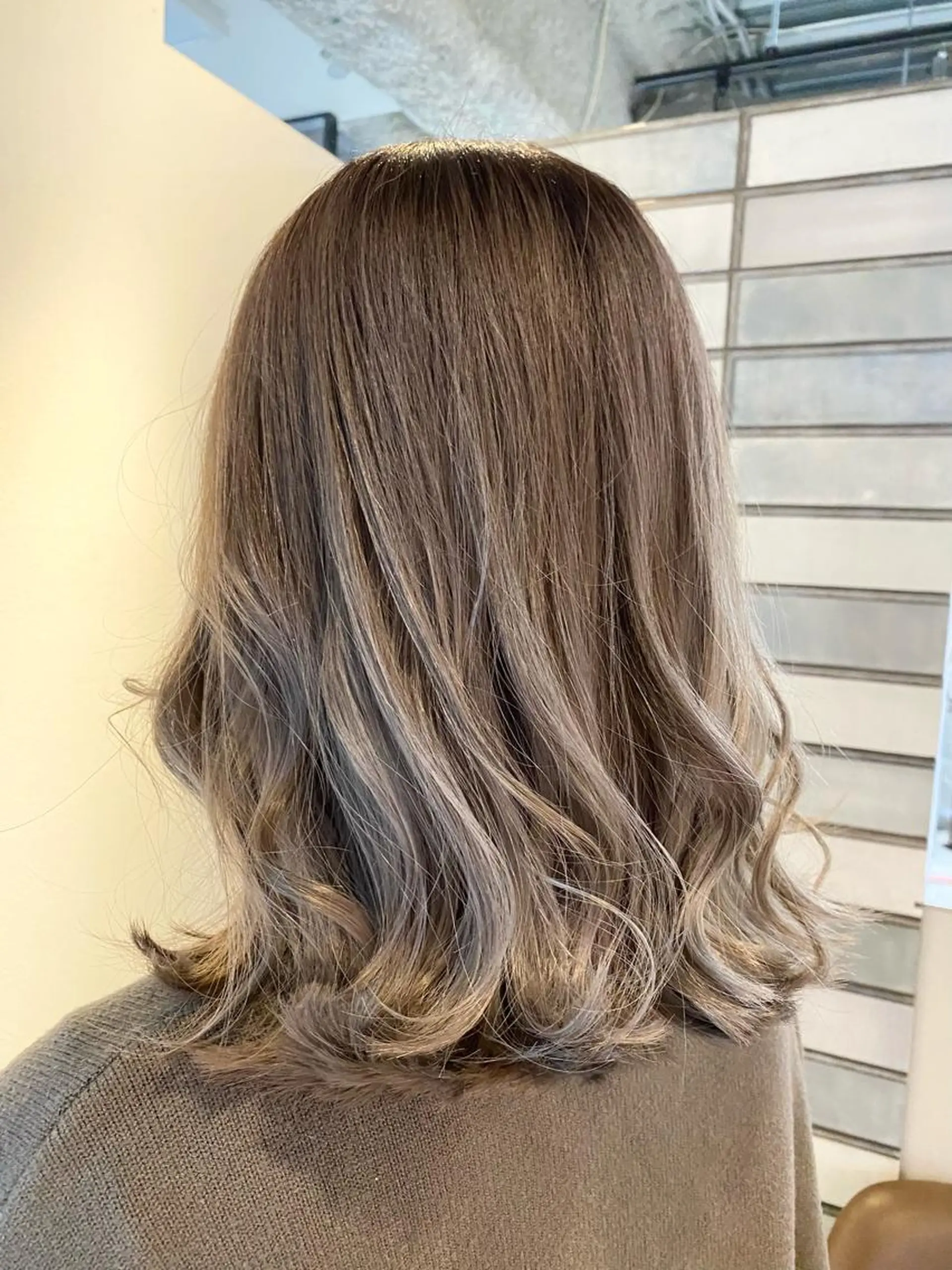 ミディアム カラー ヘアカラー トリートメント 白髪ぼかしハイライト ／レイヤー中島啓太のヘアスタイル