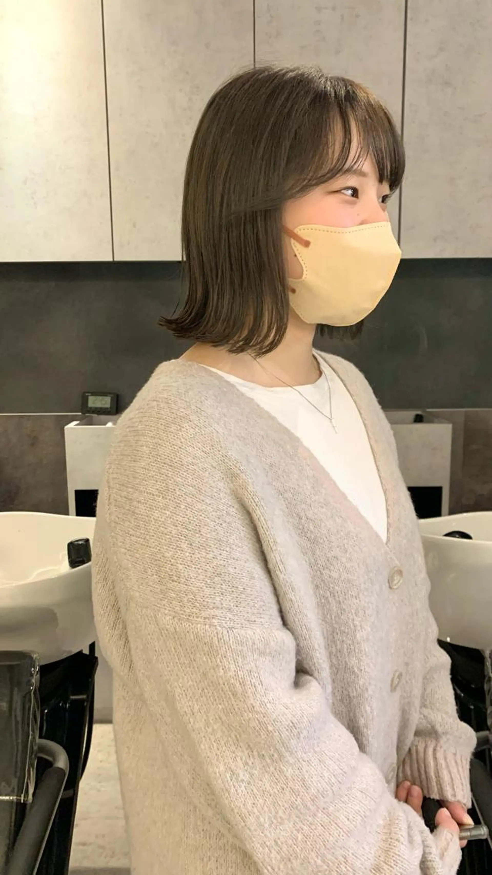 ミディアム カラー カット ヘアカラー SAKINO． ベージュカラーのヘアスタイル
