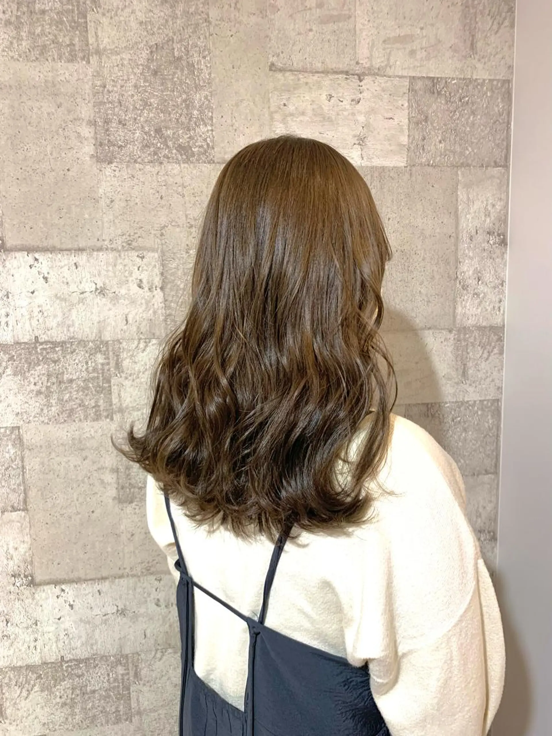 セミロング カラー 🪞Unge チヒロ 女性限定のヘアスタイル