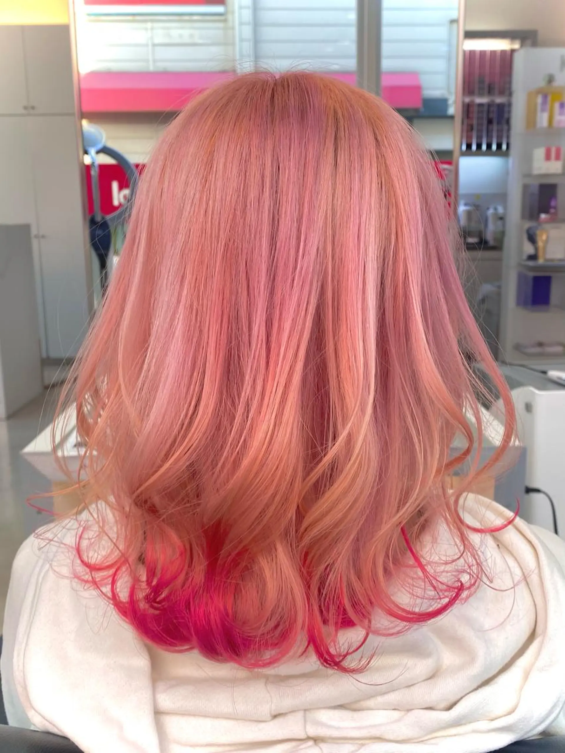 セミロング カラー ブロンド ピンクカラー カット ヘアカラー 🌼デザインカラー 🌼kumicoのヘアスタイル