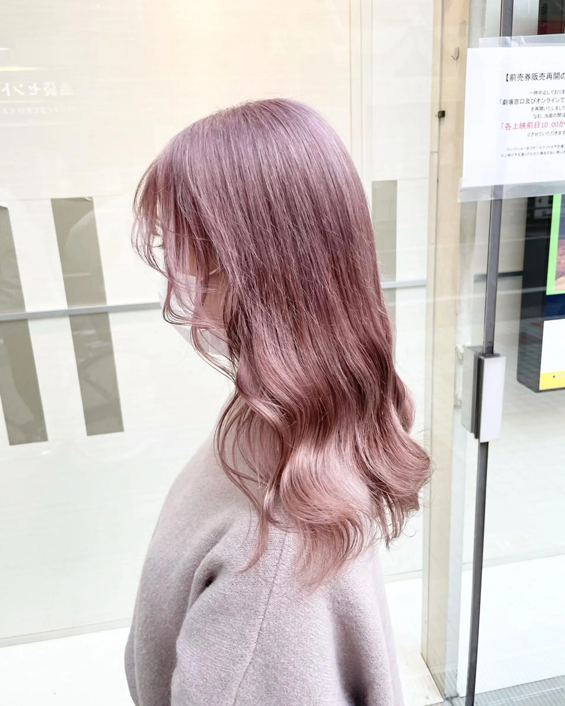 セミロング カラー 🩵ハイトーン 美咲🩵のヘアスタイル