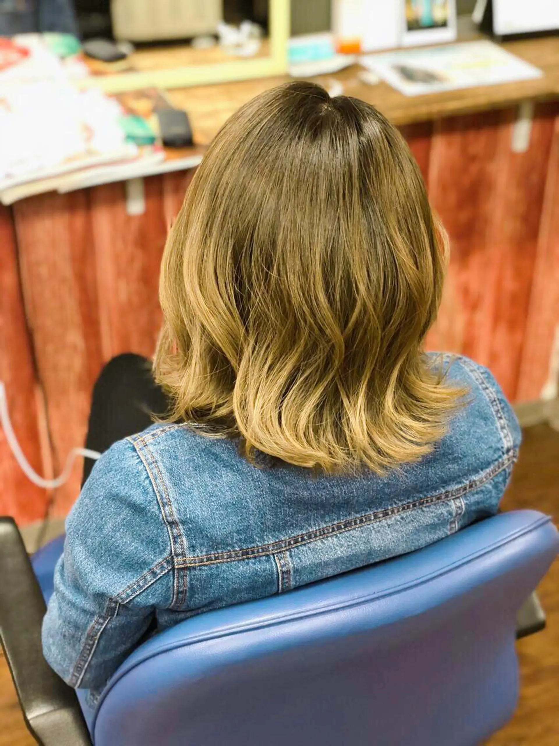 ショート カラー グラデーションカラー ヤナ マネージャーのヘアスタイル